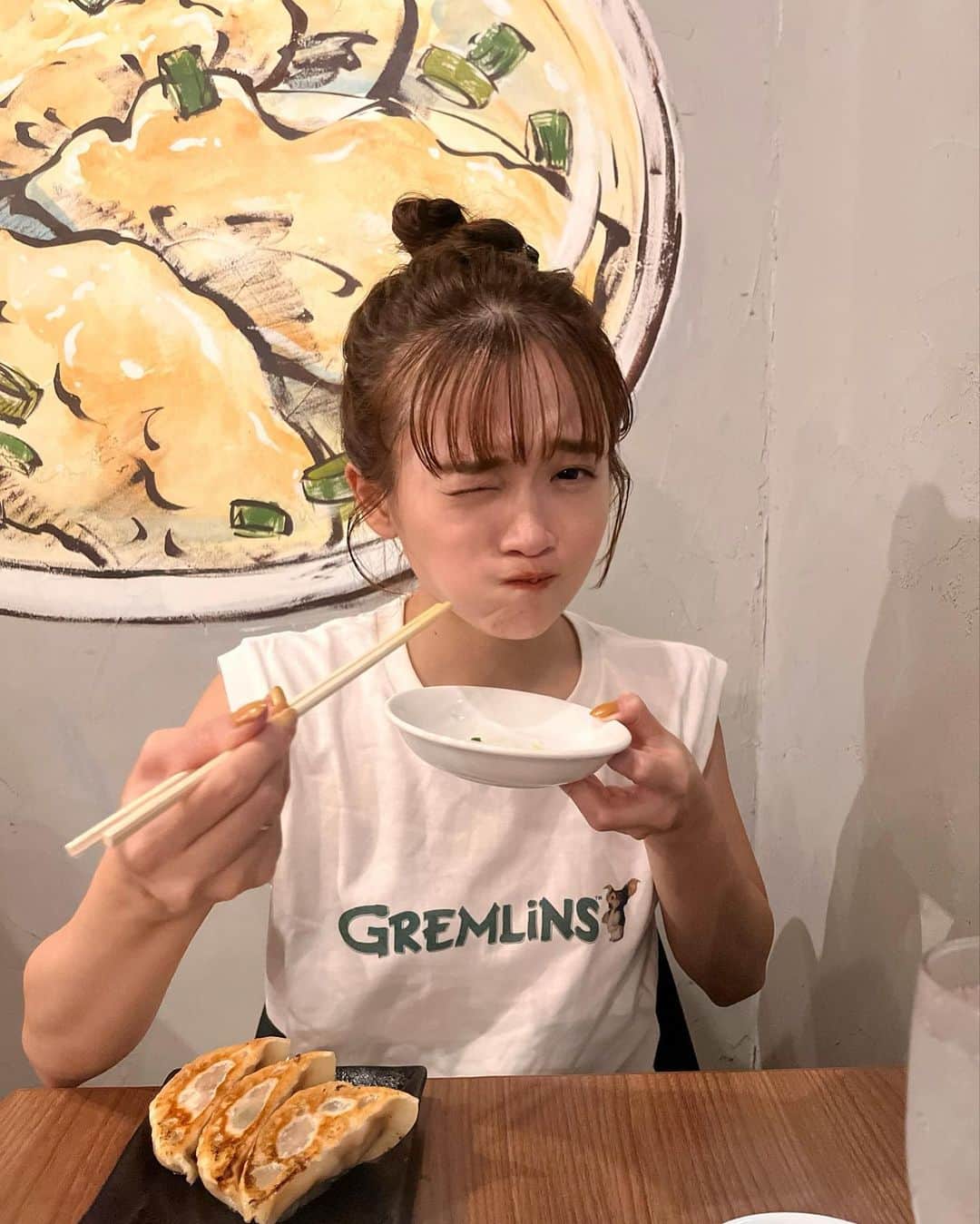 田久保夏鈴のインスタグラム：「いつかの餃子🥟 そういえば、ちょこーっと前髪の量増やした！！  トップス可愛いでしょ🐒笑」