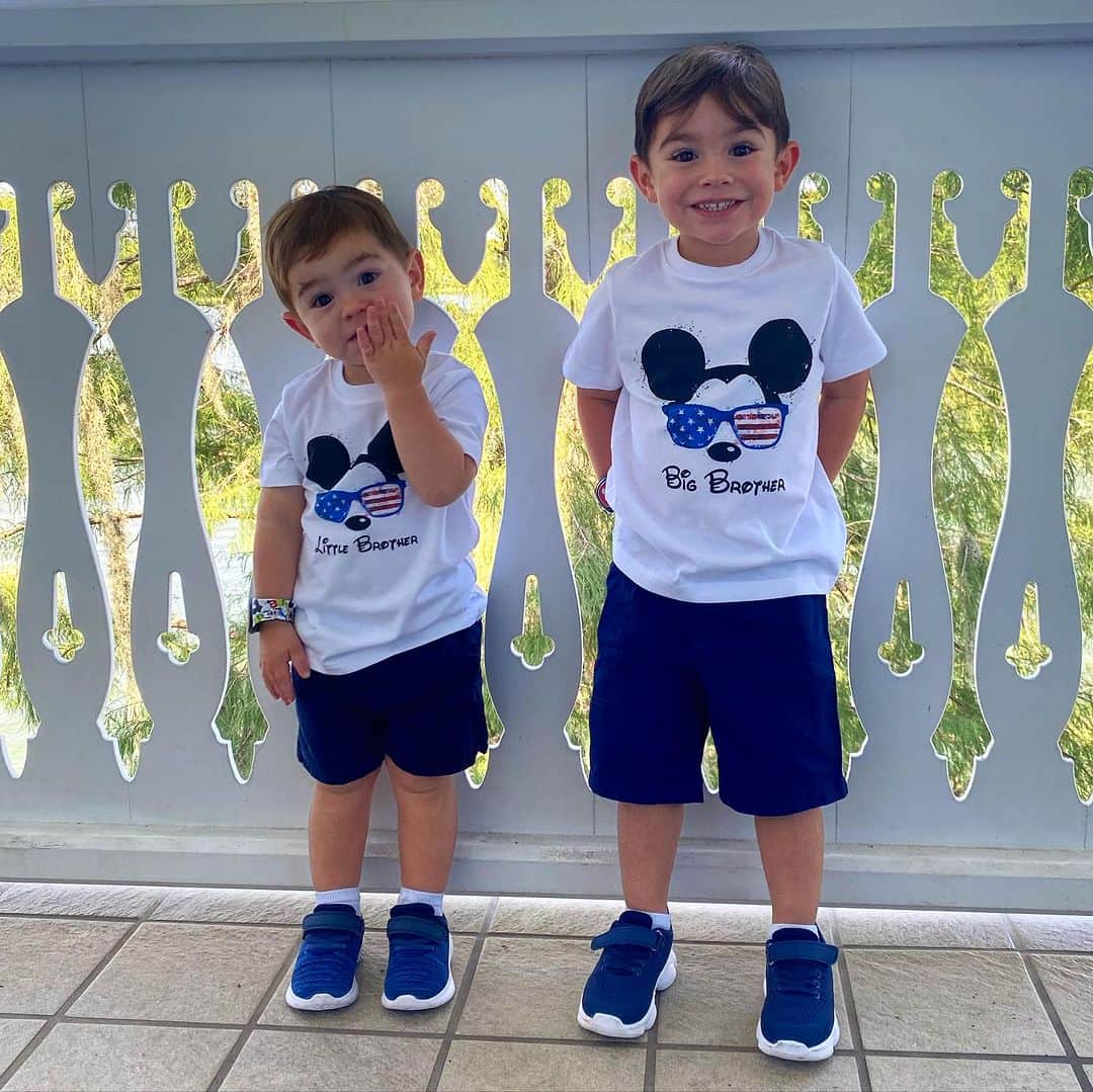 ディーナ・ニコール・コルテーゼのインスタグラム：「My baby boys ❤️ take us back to Disney !」
