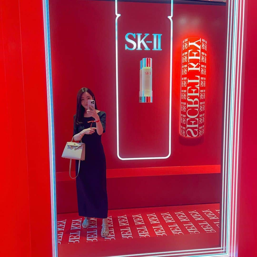 大野真理子のインスタグラム：「👗　#thelow  🤍🤍🤍 これも２年前？に買ったワンピ コンサバは物持ち良い説🤣」