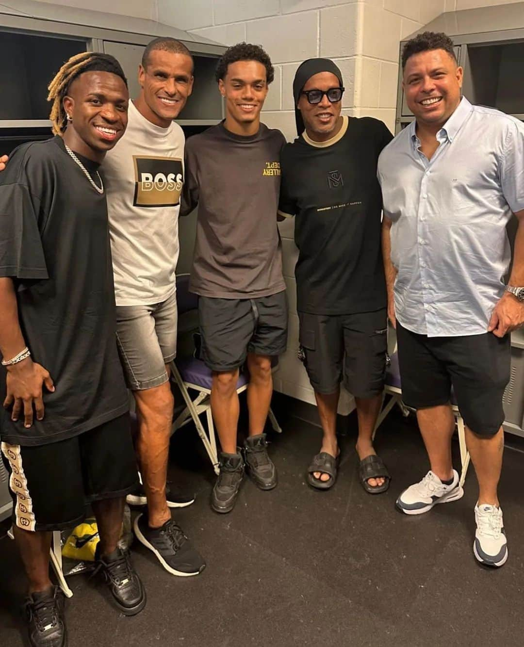 ロナウジーニョさんのインスタグラム写真 - (ロナウジーニョInstagram)「Carregou aí?? Kkkkkk 🇧🇷🤙🏾」8月1日 21時57分 - ronaldinho