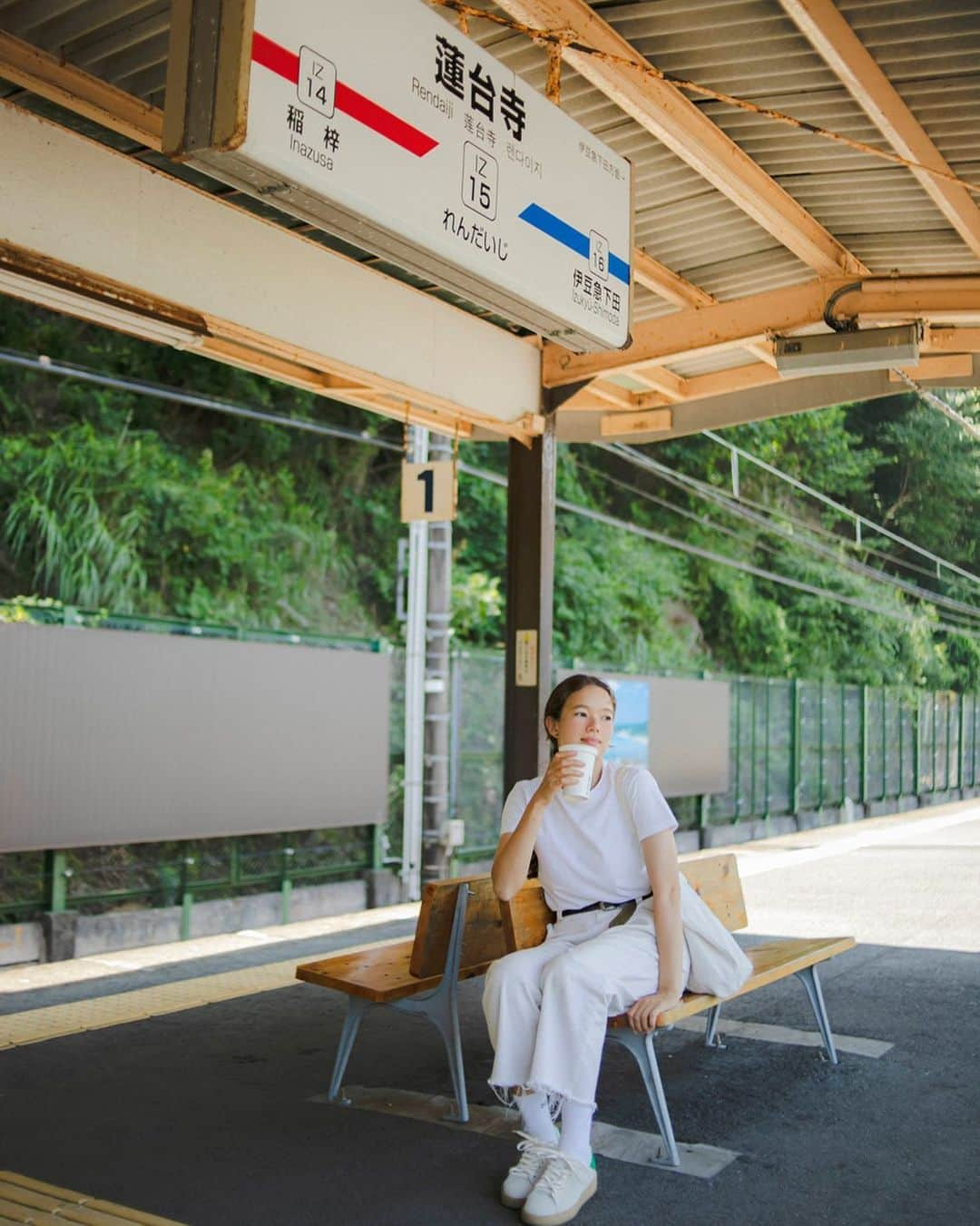 福田瞳さんのインスタグラム写真 - (福田瞳Instagram)「#蓮台寺駅 #needu @needu_store  . . #電車の旅もいいよね☺︎ . . direction @shumpeiitabashi  model @0115akemi ☺︎」8月1日 22時14分 - fukudahitomi610