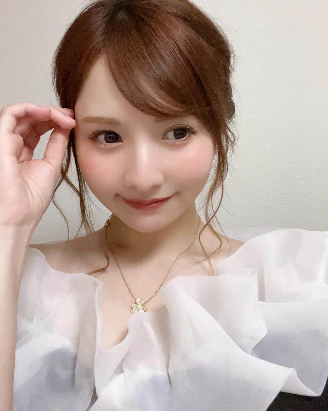 小林真琴さんのインスタグラム写真 - (小林真琴Instagram)「. 8月START🍉🌻⛱️ アップヘアーは涼しくて快適👼🏻」8月1日 22時08分 - maccori1