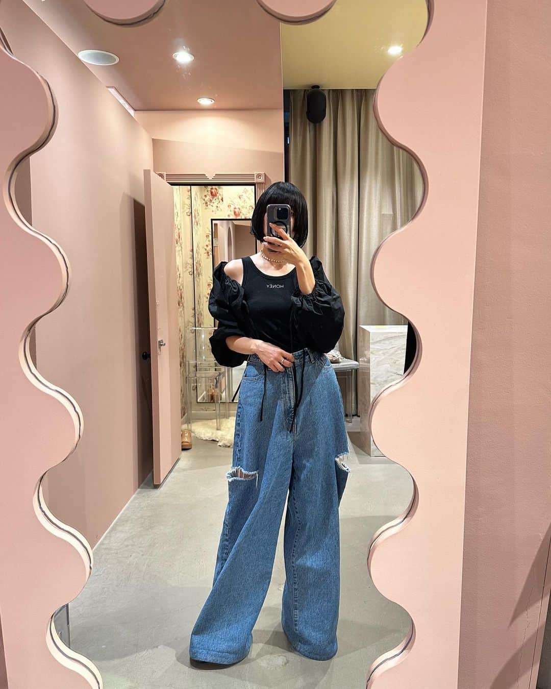 簑島三佳のインスタグラム：「今日のコーデと最近の色々  タフタボレロ可愛い パパとリリプールの後大喧嘩 リリのお友達のお別れ会 最近本に夢中 パンナでトリミングしたミエル よーこさんとご飯 みっくんに子守してもらった日 ミエル可愛い  @honeymihoney_official  #HONEYMIHONEY」