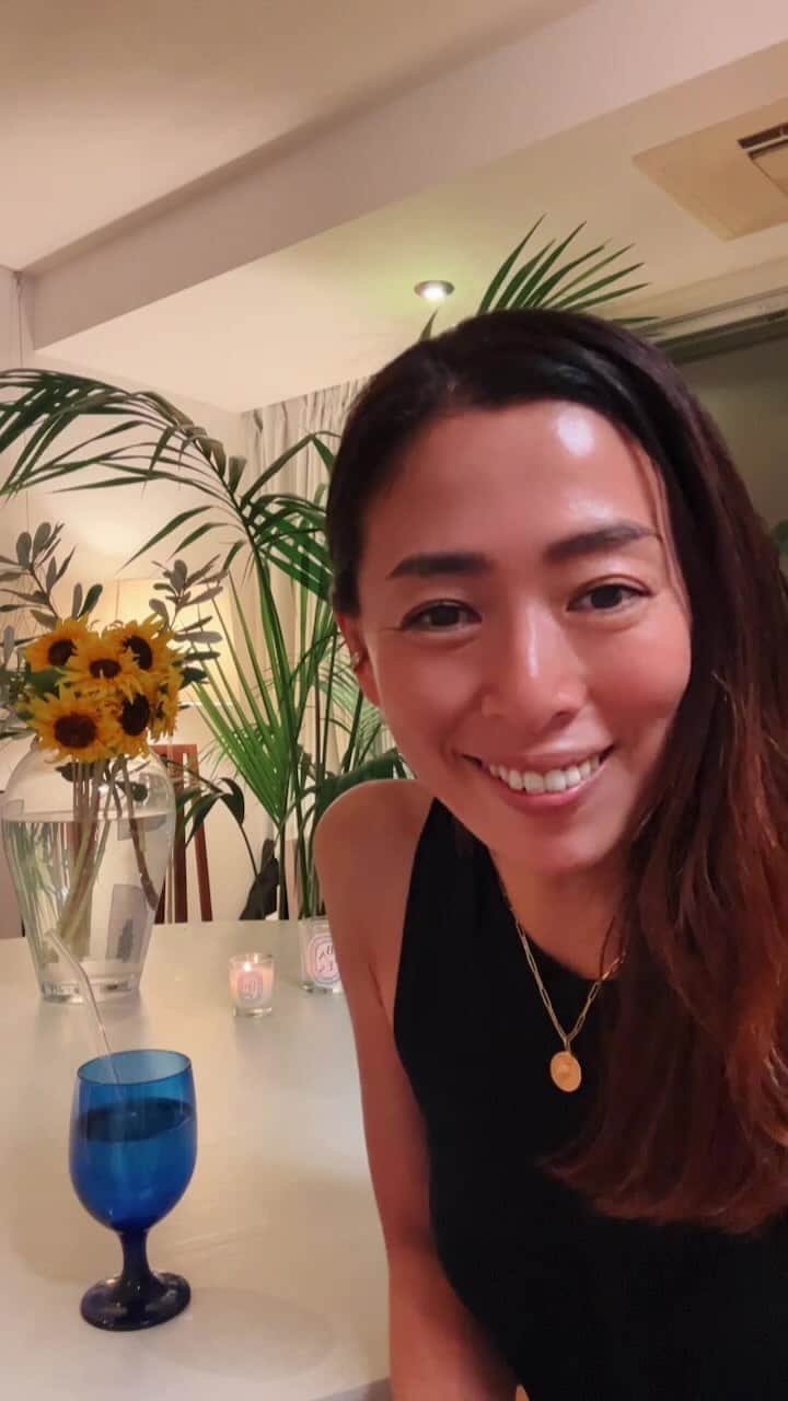 野沢和香のインスタグラム：「ハワイ帰って来て初LIVE(帰国してだいぶ経ってますが😀) 色々旅のお話させていただきました🩵 ハワイで楽しかったことや、 旅をして感じたこと、 お菓子をどうやって我慢するか、 Happyマインドいるには、、、などなど 沢山お話しできて嬉しかったです。  急なLIVEにお付き合いありがとうございました🐬 今週も笑顔でいきましょう🌙」