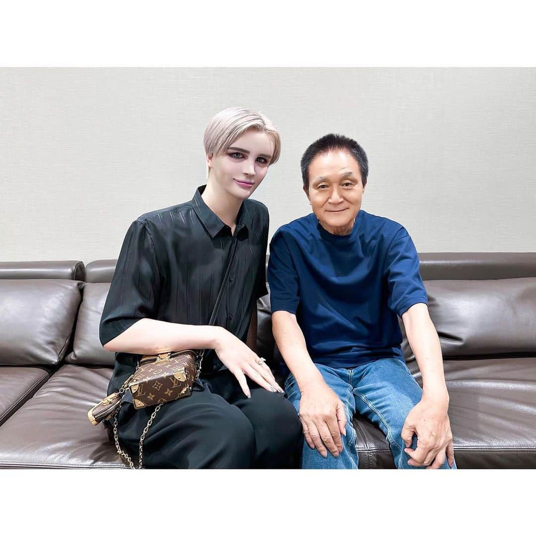 のインスタグラム：「・ Kazumasa Oda Tour 2023 【こんどこそ、君と！！】に行ってきました🤍 小田和正さんとは デビュー前に一度お会いしたことがあり また再会ができて本当に嬉しかったです💓 終始ライブ中は涙が止まりませんでした🥹 アイラインはヨレませんでした🫡👌🏻✨ 小田さん大好きです！ 歌の神様🌙✨ 素敵な音楽を、 ありがとうございました🩷」