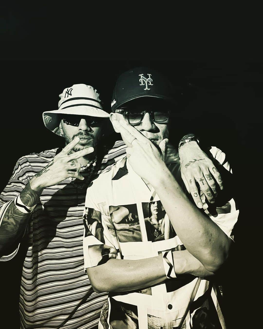 mastasimonのインスタグラム：「Linked up @rauwalejandro from  Puerto Rico 🇵🇷 Had fun eating , partying , reasoning for 3 Days  Big up to @rvssian @kenobisensei @nrl_julian & Francis   3日間一緒に遊んで笑って飲んで食べて 真剣に音楽の話をして良い時間 また良い縁が出来た  音楽が繋げた国際文化交流 プエトリコも行ってみたくなった」