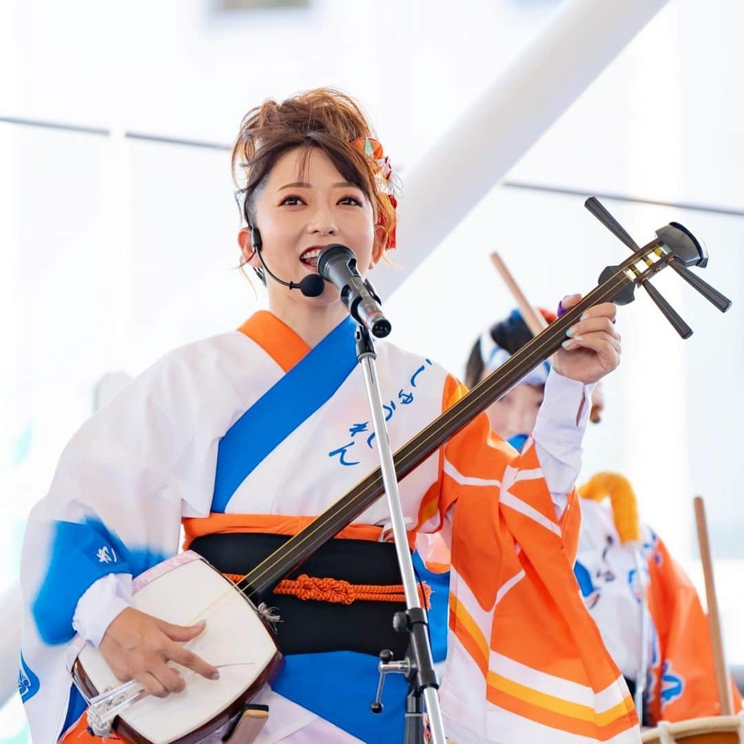 大河内美紗のインスタグラム：「徳島阿波踊り⭐️紀州連🍊 今年もゲスト出演させていただきました✨ 踊る阿呆に見る阿呆と共に唄う阿呆で舞台でも演舞場でも『よしこの』三昧でした😍 あっという間の3日間❣️ 雨嵐も終わってしまえばまた笑える良い思い出🌀 事故なく怪我なくでみなさま本当にありがとうございました😊 #阿波踊り #和歌山 #民謡 #紀州連 #sdn48 #徳島 #japan  #traditionalsinger #徳島市阿波踊り公式アンバサダー #阿波踊り2023 #awaodori」