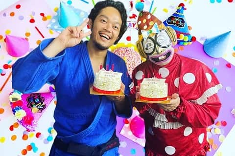 福田洋さんのインスタグラム写真 - (福田洋Instagram)「本日はお誕生日3日目🎉🎊  #YMZ でお祝いして頂きました🎂🎂🎂  毎日がスペシャル❣️  #プロレス #プロレスラー #prowrestling #prowrestler  #basara_pw」8月16日 21時27分 - trans_am_hiroshi