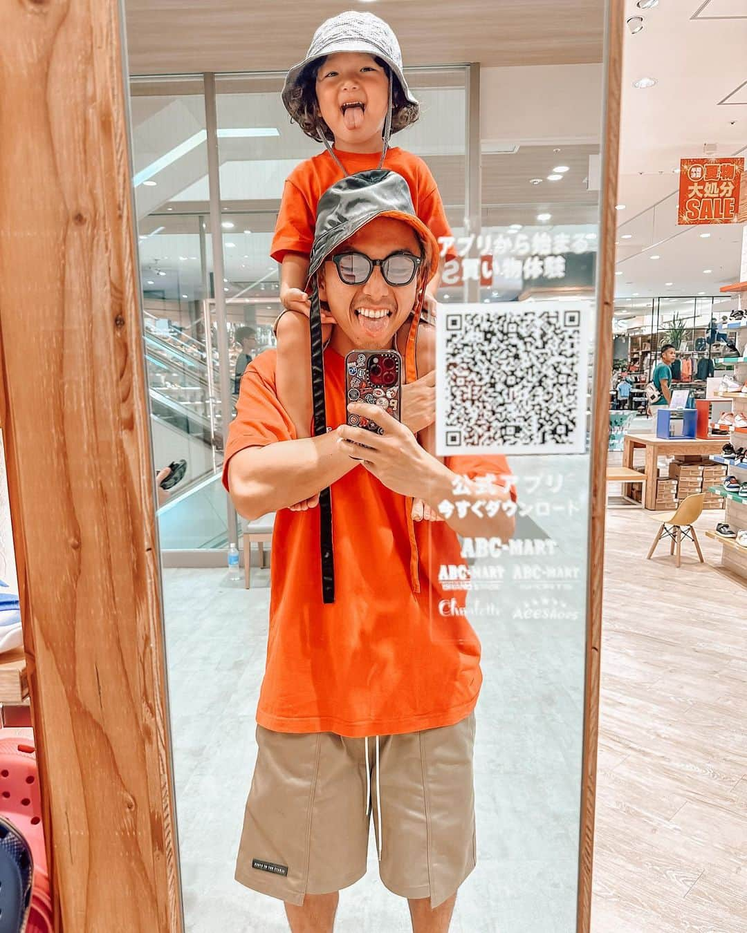 KING-MASAさんのインスタグラム写真 - (KING-MASAInstagram)「This is how we roll ! @alwaysoutofstock  完全に側から見たら親子👨‍👩‍👧🤣」8月16日 17時03分 - kingmasa2014