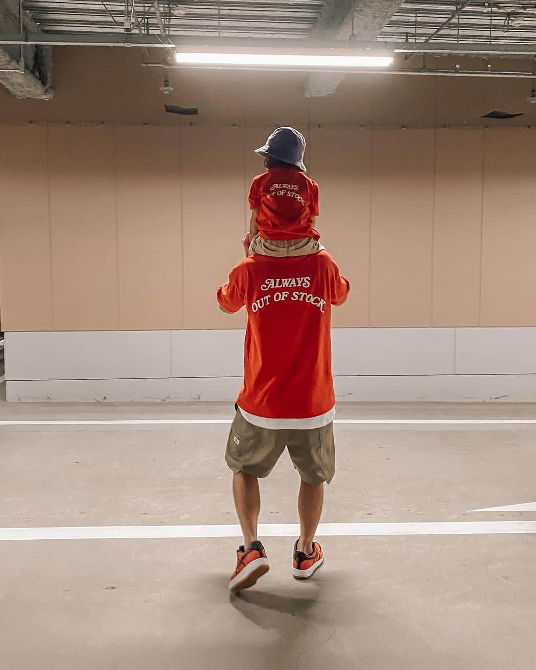 KING-MASAのインスタグラム：「This is how we roll ! @alwaysoutofstock  完全に側から見たら親子👨‍👩‍👧🤣」