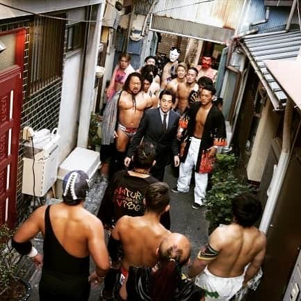 吉田隆司のインスタグラム：「映画「親のお金は誰のもの 法廷相続人」 #dragongate #prowrestling #actor #movie #ドラゴンゲート #プロレス #映画 #シネマ #親のお金は誰のもの #三浦翔平 #法廷相続人」