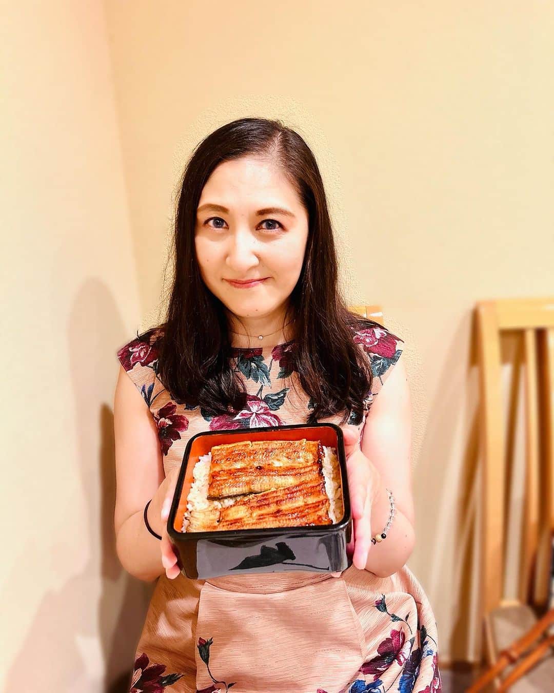 のインスタグラム：「✨心が揺れる✨  心が揺れる 切なさと愛しさ  はぁ 誰かに恋したいなぁーーーー💛  夏休み最終日 ちょっとセンチメンタルに浸ってみたりしました🫣💕✨  ちゃんと 「好き💛」って言って貰える人と出逢いたい💛 ちゃんと 「好き💛」って言える人と出逢いたいなぁ( ˘•🐽•˘ )💕  ははは  鰻美味しかった(,,•﹏•,,)💕  ✨✨✨✨✨✨✨✨✨✨✨✨✨✨✨✨  ✨ My heart shakes ✨  my heart shakes sadness and love  haha i want to fall in love with someone  Last day of summer vacation I immersed myself in a little sentimental🫣💕✨  I want to meet someone who can properly say "I love you"💛 I want to meet someone who can properly say "I love you💛"( ˘•🐽•˘ )💕  Hahaha  The eel was delicious (,,•﹏•,,)💕  ✨✨✨✨✨✨✨✨✨✨✨✨✨✨✨✨ @unagi.kameya    #亀屋一睡亭  #鰻  #うなぎ  #夏バテ防止  #幸せな時間  #ありがとう #美  #生きる意味 #sexy #セクシー系 #写真好きな人と繋がりたい #女優好きな人と繋がりたい #美意識人と繋がりたい #幸福 #happy #東京 #tokyo #日本 #japan  #美魔女モデル #actress  #資格マニア  #スマイル #笑顔 #followforfollowback #ポートレート女子 #loveyou #仲間募集  #空が好きな人と繋がりたい」