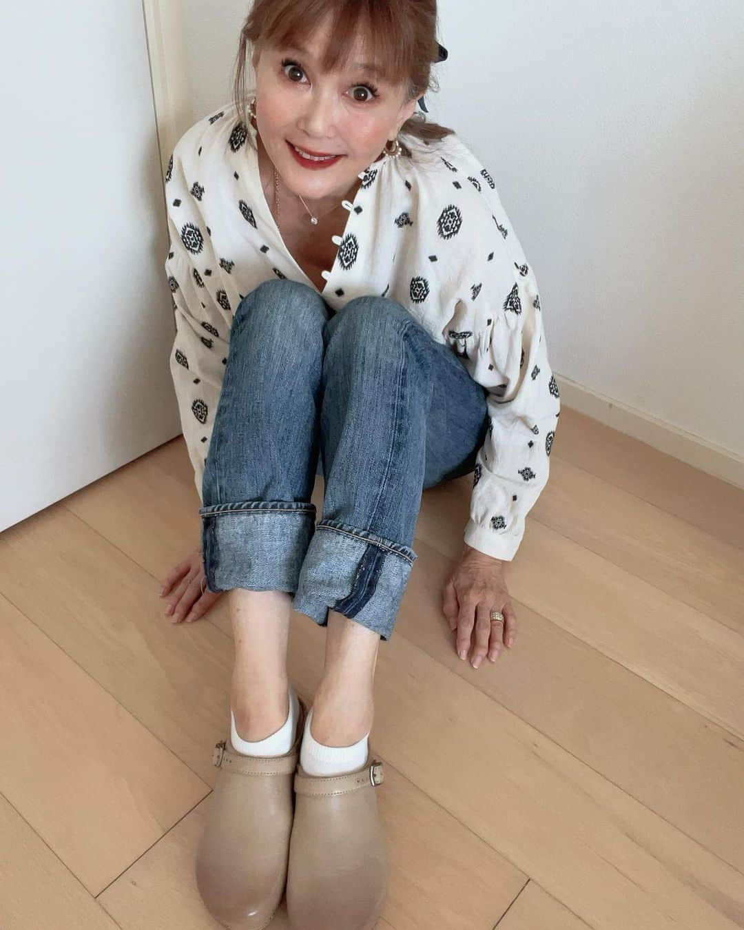 高見恭子さんのインスタグラム写真 - (高見恭子Instagram)「微笑みと希望とともに歩こうその先へ  #sabot #sabotlove  #fashion#fashionphoto  #fashionstyle #fashionlover  #smile #simplelife#jeans #jeansstyle」8月16日 17時17分 - takami_kyoko