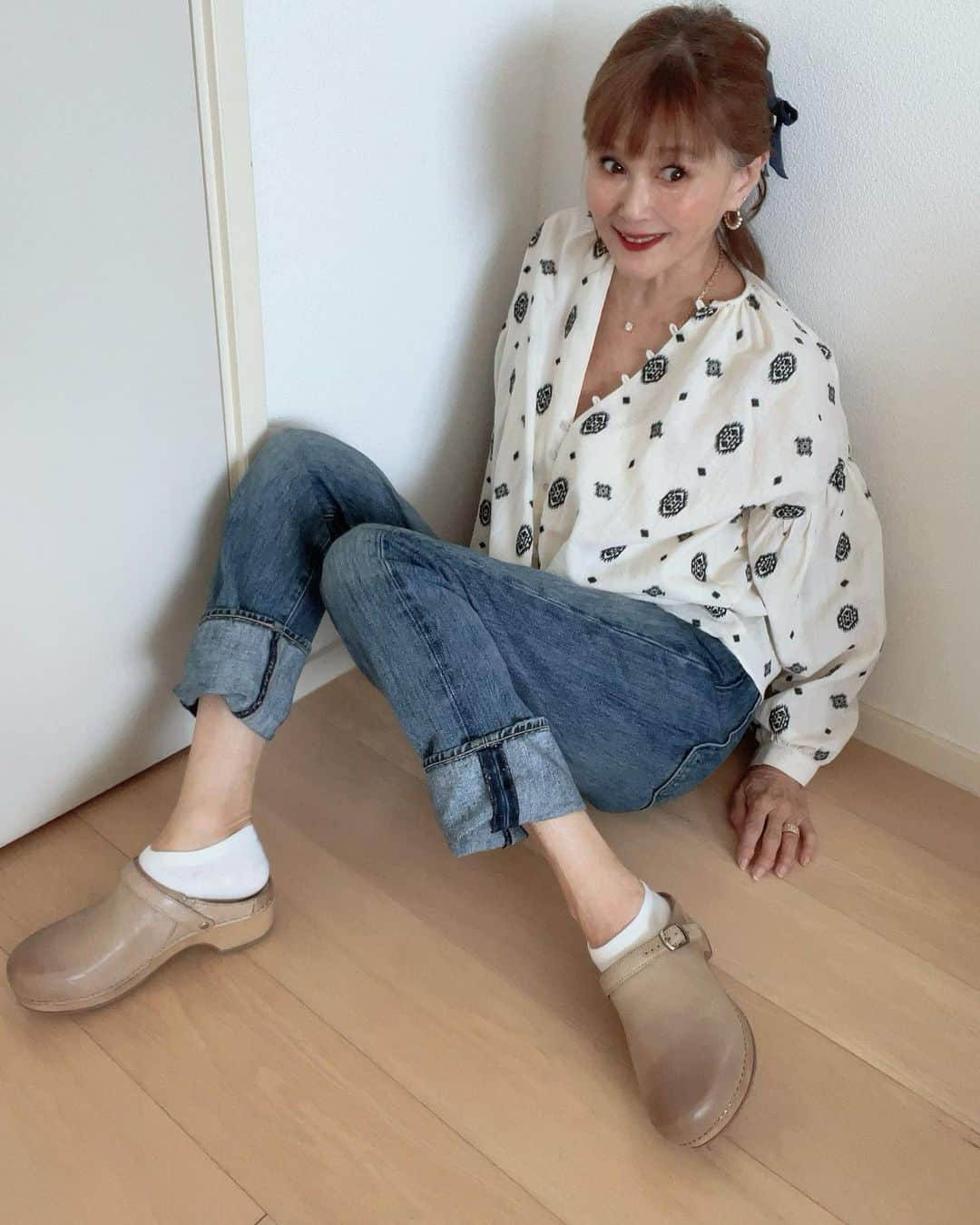 高見恭子さんのインスタグラム写真 - (高見恭子Instagram)「微笑みと希望とともに歩こうその先へ  #sabot #sabotlove  #fashion#fashionphoto  #fashionstyle #fashionlover  #smile #simplelife#jeans #jeansstyle」8月16日 17時17分 - takami_kyoko