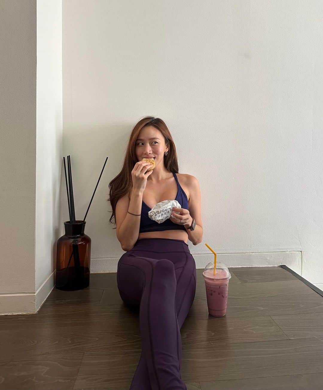 コ・ソンヒさんのインスタグラム写真 - (コ・ソンヒInstagram)「오.운.완💜🤎🔜 감자빵 + 딸바🤤 . . . 🏋🏻‍♀️ @sarapilatesstudio  🤳 @jjinju__」8月16日 17時31分 - krnangel621