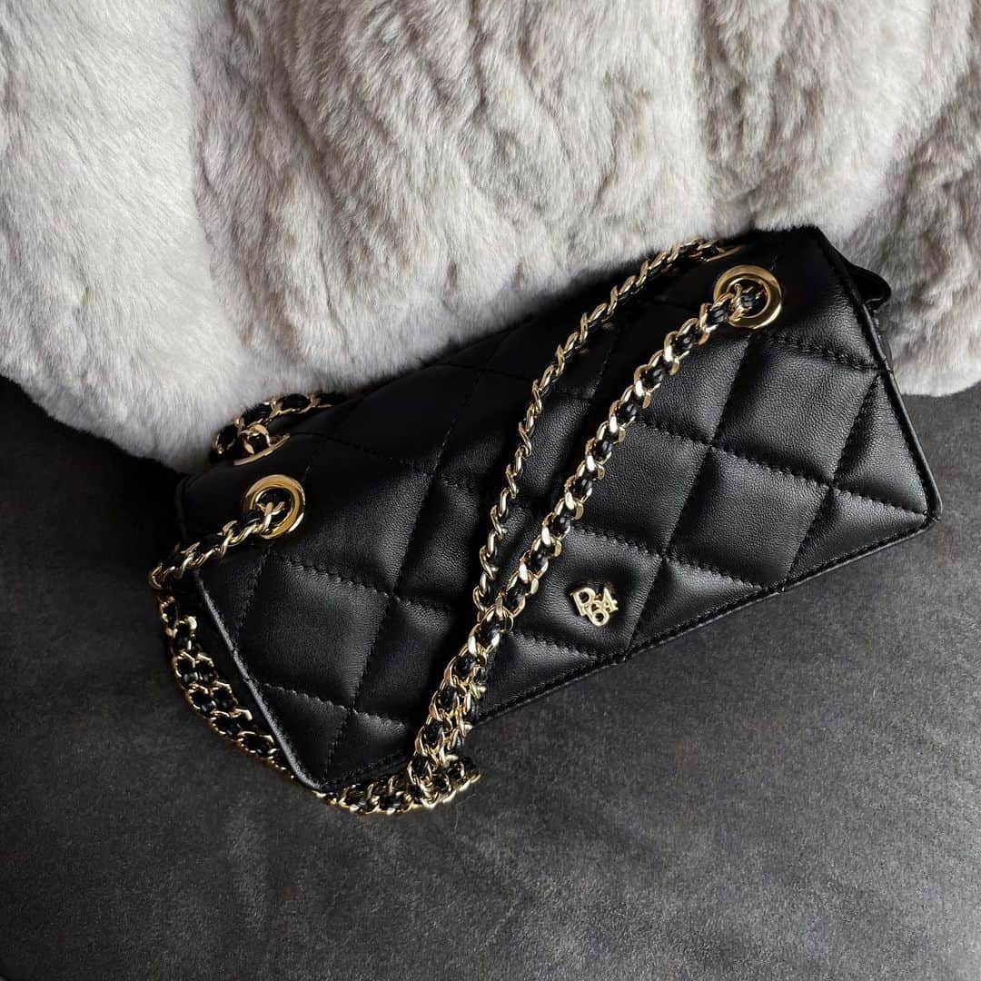 瀬戸南のインスタグラム：「𝐍𝐄𝐖 𝐁𝐀𝐆 👜🖤 @paris64world   #paris #paris64world」