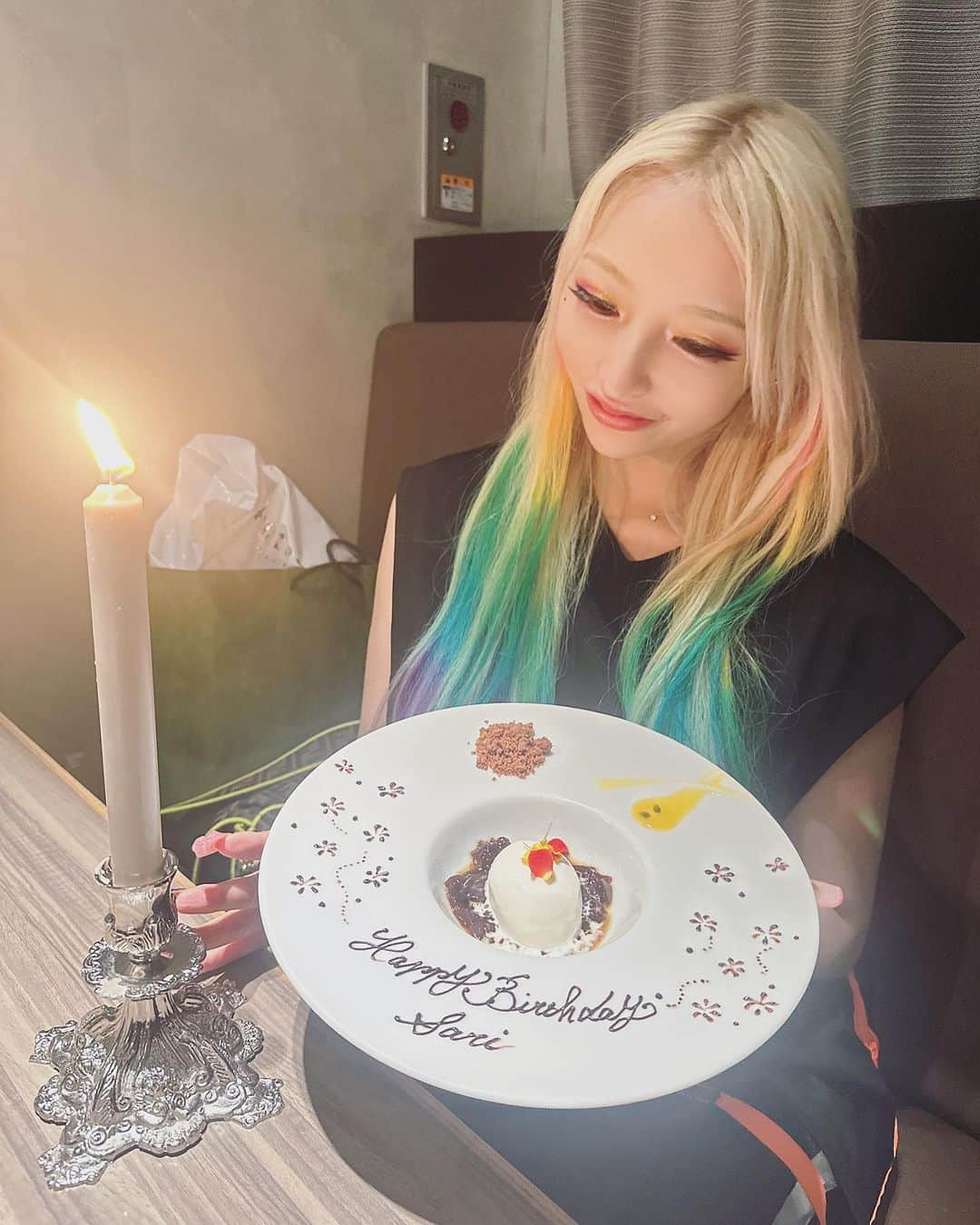 加藤紗里のインスタグラム：「またまたサプライズで誕生日していただきました🥺何回祝われても嬉しい❤️  #誕生日」