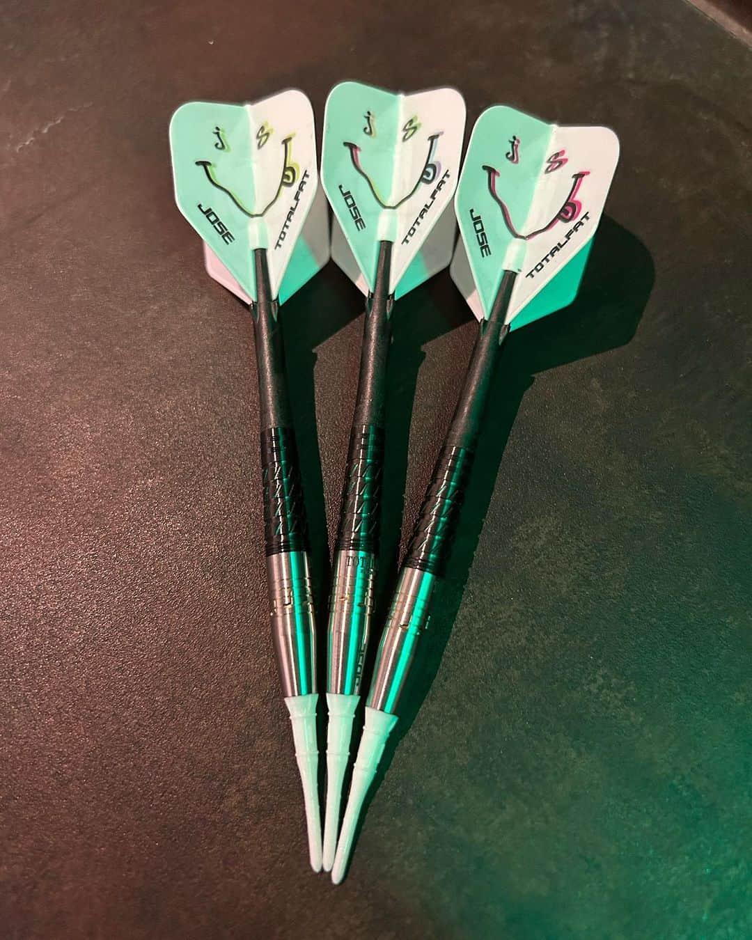 Jose のインスタグラム：「DYNASTY x Joseバレル"Note"  取扱店舗が現段階でこちら！  "Note"・"Darts set Note” ダーツハイブ 様 ダーツショップMAXIM 様 イーアールスポーツ 様 Darts shop R 様 S-DARTS 様 ナチュラルナイン 様  "Note" ダーツショップmoA 様　 BAT DARTS 様  こんなにたくさんのショップさんが取り扱ってくれるのは光栄すぎる！！ありがとうございます！  8/19以降発売予定なのでチェックよろしくお願いします🔥 @DYNASTY_JAPAN  @lstyleglobal」