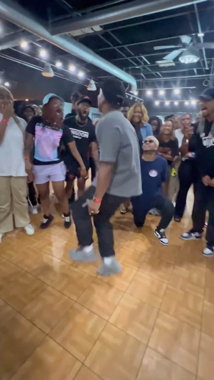 Lil Buckのインスタグラム：「❤️➡️🥵🔥  Hit a few rounds at @lestwinsoff workshop cypher in ATL with them & @konkrete_   Shot by @impakvisualz」