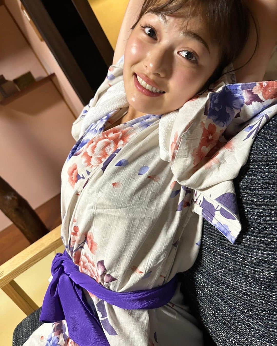 井上咲楽のインスタグラム：「・イェーイ浴衣！くっしゃクシャに着てしまいました。  ・つぶつぶアイスに入っていたわくわくスプーン！  ・100キロ用に握っていったたくさんのおにぎり。中身はしゃけめんたいです！  ・伊豆大島好きの鉄板屋さんとパシャリ  土鍋で炊くごはんは美味しい こういう瞬間に立ち会いたくて料理をするんだなあ  と、最近の写真をまとめてみました！  #いのさくの暮らし」
