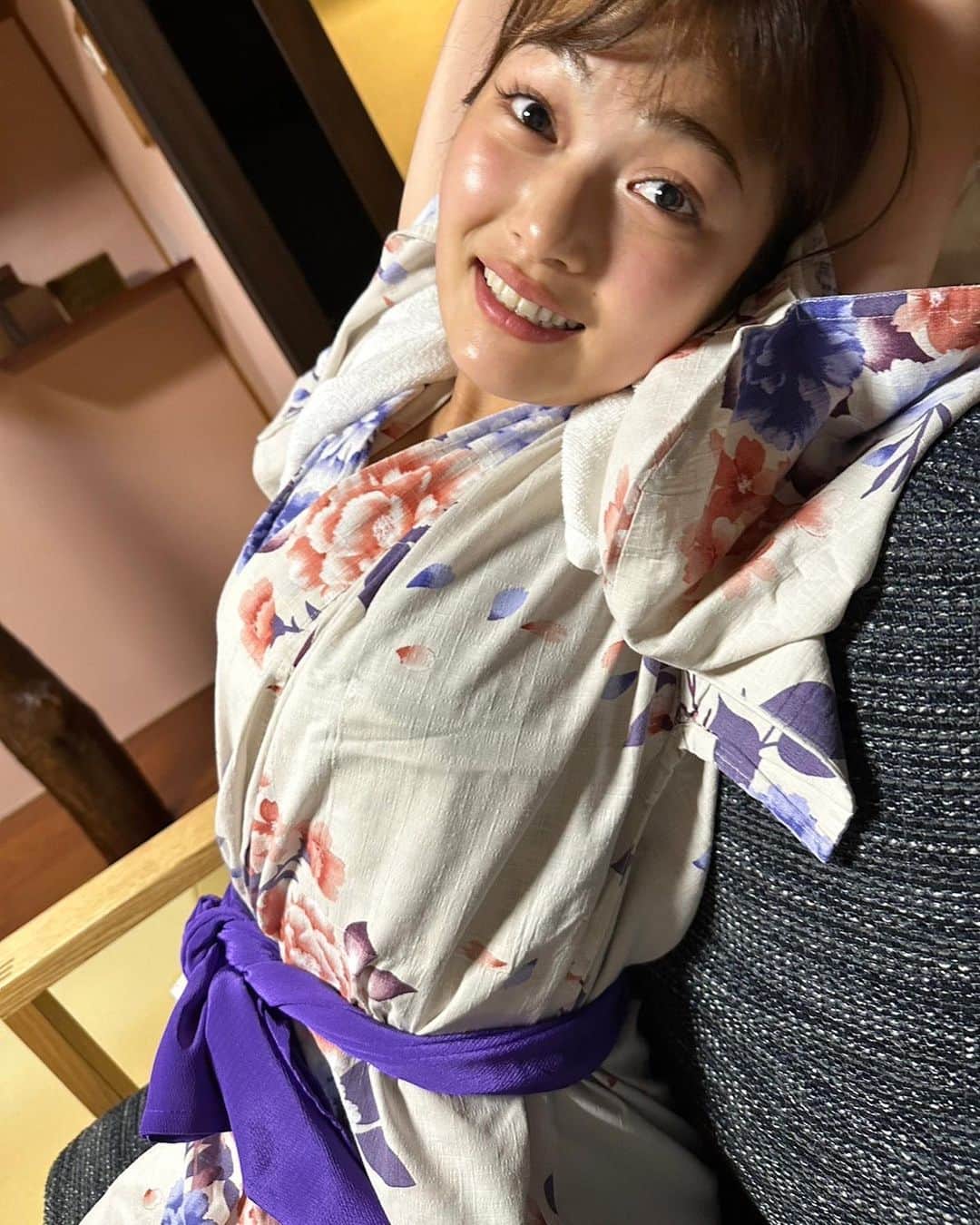 井上咲楽さんのインスタグラム写真 - (井上咲楽Instagram)「・イェーイ浴衣！くっしゃクシャに着てしまいました。  ・つぶつぶアイスに入っていたわくわくスプーン！  ・100キロ用に握っていったたくさんのおにぎり。中身はしゃけめんたいです！  ・伊豆大島好きの鉄板屋さんとパシャリ  土鍋で炊くごはんは美味しい こういう瞬間に立ち会いたくて料理をするんだなあ  と、最近の写真をまとめてみました！  #いのさくの暮らし」8月16日 9時15分 - bling2sakura