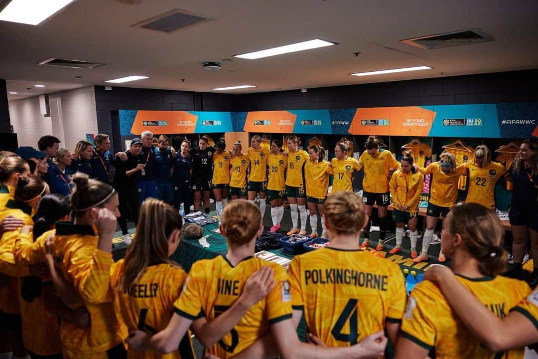 タメカ・バットさんのインスタグラム写真 - (タメカ・バットInstagram)「Semi Final Day 💚💛 Chasing this feeling again alongside the best teamies in the world 👊🏽🫶🏽 #Tillies #fifawwc #matildas」8月16日 9時30分 - tamekayallop