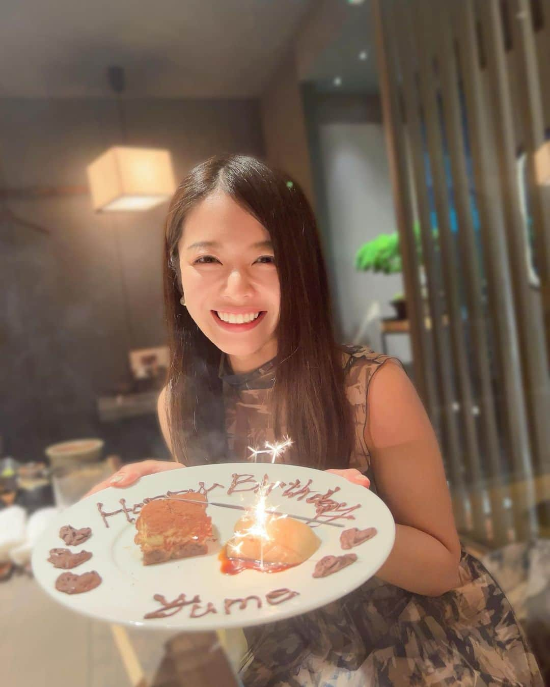 石倉侑芽さんのインスタグラム写真 - (石倉侑芽Instagram)「🎂🤍  8月15日、お誕生日を迎えました🌷 もう30代なんて信じられない🥹  20代で経験した、沢山の挑戦やワクワクと 10年間で出会えた人たちからの愛を思い返すと 30代の10年間はどんな事があるのかなって楽しみでいっぱい🎂🤍  色んな抱負がありますが とにかく健康で、毎日笑顔で過ごす事を1番に 1日1日を大切に生きていきたいな🌼  沢山のお祝いのメッセージ ありがとうございました☺️💞 私と出会ってくれた全ての人たちに ありがとうでいっぱいです🕊️🤍 これからもよろしくお願いします💫  #お誕生日#0815」8月16日 9時34分 - yume8115