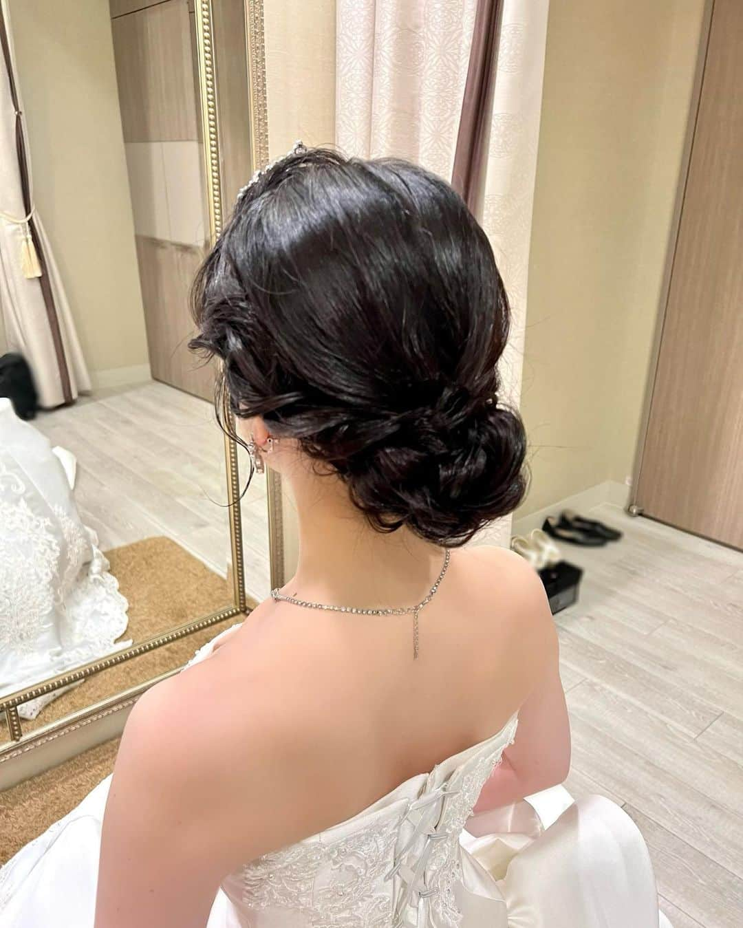 星南のぞみさんのインスタグラム写真 - (星南のぞみInstagram)「hair & make💎  ふわふわ下団子 ドレスが王道なのでメイクも王道にして頂きました👸  この日の為に伺ったメンテナンス @apartment___salon  @kanae__eyelash  いつもより遠目で見た時にパチっと見えたいけど丸みや優しい感じは残したいという要望に応えて下さいました✨ ほんと毎回流石です‼︎‼︎  @magenta.marie  急にこのお仕事が決まり… 普段から運動はしておりますが自信がなく、裕子さんのお力もお借りして上半身、背中を中心にすっきりして頂きました✨  感謝😭💕」8月16日 9時57分 - seina_nozomi