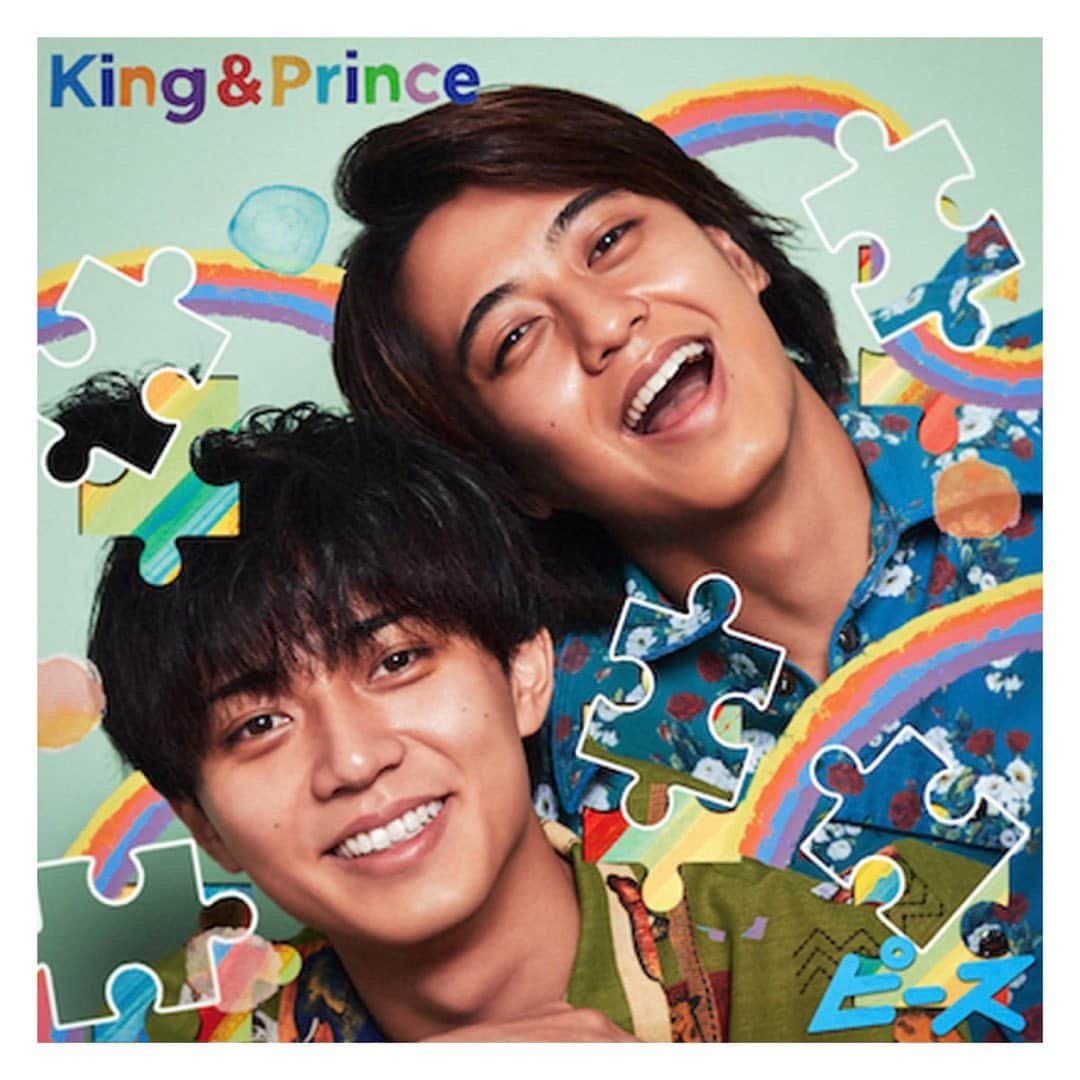 YUUKIのインスタグラム：「. King & Prince 「ピース」全形態収録 . 『きみいろ（永瀬廉）』 . 共作詞・作曲・コーラスで参加させていただきました。 . 作詞は廉くんご本人との共作です。 お話をいただいた当初は、僕ひとりでの制作でしたが、何度も重ねたミーティングで提案してくださった言葉がとても素敵だったので「ぜひ一緒に！」と共作というかたちにしていただきました。 . 結果、廉くんの甘い歌声にぴったりな甘々なラブソングになりました。 今思えばかなりのプレッシャーでしたが、、、（笑）ご本人さまとスタッフのみなさまのおかげで楽しく制作することができました。 この楽曲を聴いてくれた人を"きみいろ"に染められることができたら嬉しいです。 . またDear Tiara盤にはLovin' youのライブ映像も収録されています。 歌い続けてくれて、それを受け取ってくれるティアラのみなさまに感謝です。 . #KingandPrince #ピース #きみいろ #永瀬廉 さま」