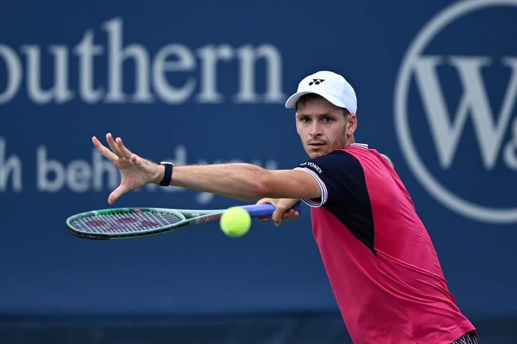 フベルト・フルカチュのインスタグラム：「Hello @cincytennis 👋 R1 ☑️  📸: @atptour | Peter Staples」