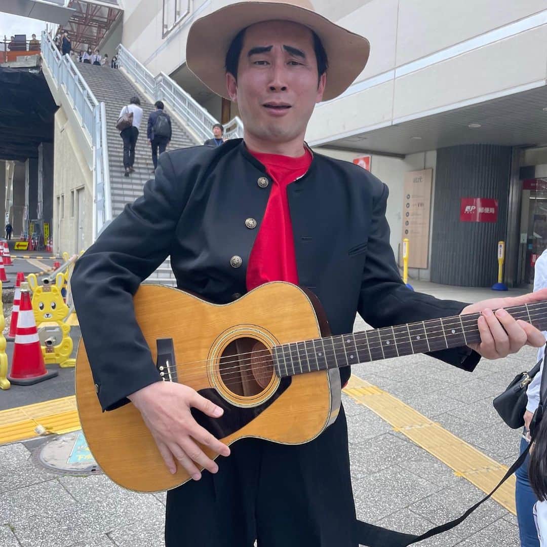 荒川さんのインスタグラム写真 - (荒川Instagram)「💖有吉の壁💖  おもしろヤンキーの壁🤣💖💖✌️✌️✌️✌️✌️卍  おもろすぎた、、、ほんまにえぐい、、、、 とりまイワクラさんと卍💪🔥わら  ②もぐらさん🤣🤣🤣www かなり卍決まってます🔥💪💪わら でもやっぱりヘアーも大仏みたいだし、もぐらさんは可愛いのポテンシャルが高いすぎて怖くないです😍😍わら  ③布川さん💖💖きゃー💖メンチ切られたー💖💖好きー💖💖わら (布川さんってほんまにギャル顔じゃない？めちゃ可愛い🥰💖😭ギャルメイクしてみたい💖)  ④大津さん🤣🤣🤣wwwwwwwwwwww 大津さんがずっと、 「俺のヤンキーの感じだけしょっぱない？🥲🥲」って凹んでたwwwwwwwwwwwwほんまにおもろすぎたwwww  ⑤中岡さん🤣🤣カツラ絶妙すぎ🤣🤣🤣💖✨✨wwwwwwww 昭和のヤンキーって感じで可愛いです💖💖  ⑥菅さん？wwwwwwwwwwwwwwww wwww本物すぎますってwwwwwwwwwwww菅さんだけ悪の系統ちゃうのまぢ笑ったwwww  ⑦渡辺さんwwwwwwww タチ悪そーすぎて笑った🤣🤣🤣 友達のおとんやったら優しくしてくれそうやけど、赤の他人としてで会ったら詰む人すぎるwwwww  ⑧長谷川さん💖💖かわいい💖💖ハッシュタグ💖💖〜（笑） 「久しぶりの髪の毛です」 が面白すぎて忘れられない😭💖💖💖💖😭😭😭wwww  ⑧wwwwwwwwwwwwwwww流行さーーん🤣🤣🤣🤣ほんまにおもいだすだけで笑う じろうさんを見るたびにワクワクします最強卍卍卍卍卍卍  最後は わたしのかしらが 極上の美しさかましてて草 最強これはドリーム やばいほんまに美しすぎる  あー！楽しかった💖💖💖💖  ps.栞ちゃん強すぎた、、、、、 最強すぎた、、、、、、、 いつか、、、いつの日か、、、勝ちたい、、、、パタリ、、、」8月16日 10時29分 - khkhkhzk