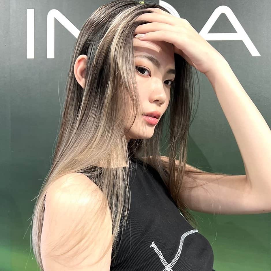 NOBU/渋谷店のインスタグラム：「#バレイヤージュ . . #メタルdx  #マルチテクニックス #イノアカラー @lorealpro_education_japan @lorealpro_education_taiwan  . . @nobuhair 担当プロデューサーNOBU . . NNNスリーエヌ　 ■営業時間10:00〜20:00  ※年中無休 ■住所　107-0061 東京都港区北青山3-12-1 オウル3階 . . #ヘアスタイル #オイルカラー #ブリーチ  #カラー #バレイヤージュ #ヘアアレンジ  #韓国ヘア #外国人風 #新色 #美容師 #髮型 #髮型師 #剪髮 #中長髮#ตัดผม#ผม#헤어 #컷#hair #hairstyle」