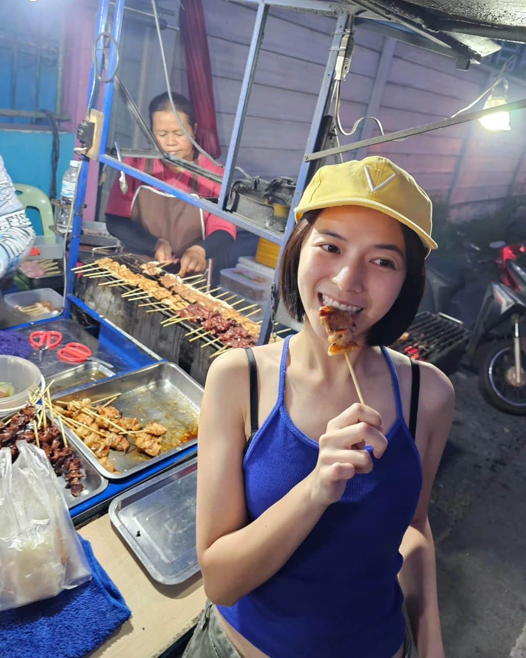 バイトゥーイ・ズワピットのインスタグラム：「กู๊ดมอนิ่ง กับหมูปิ้งที่ถูกต้อง 🫶🏻」