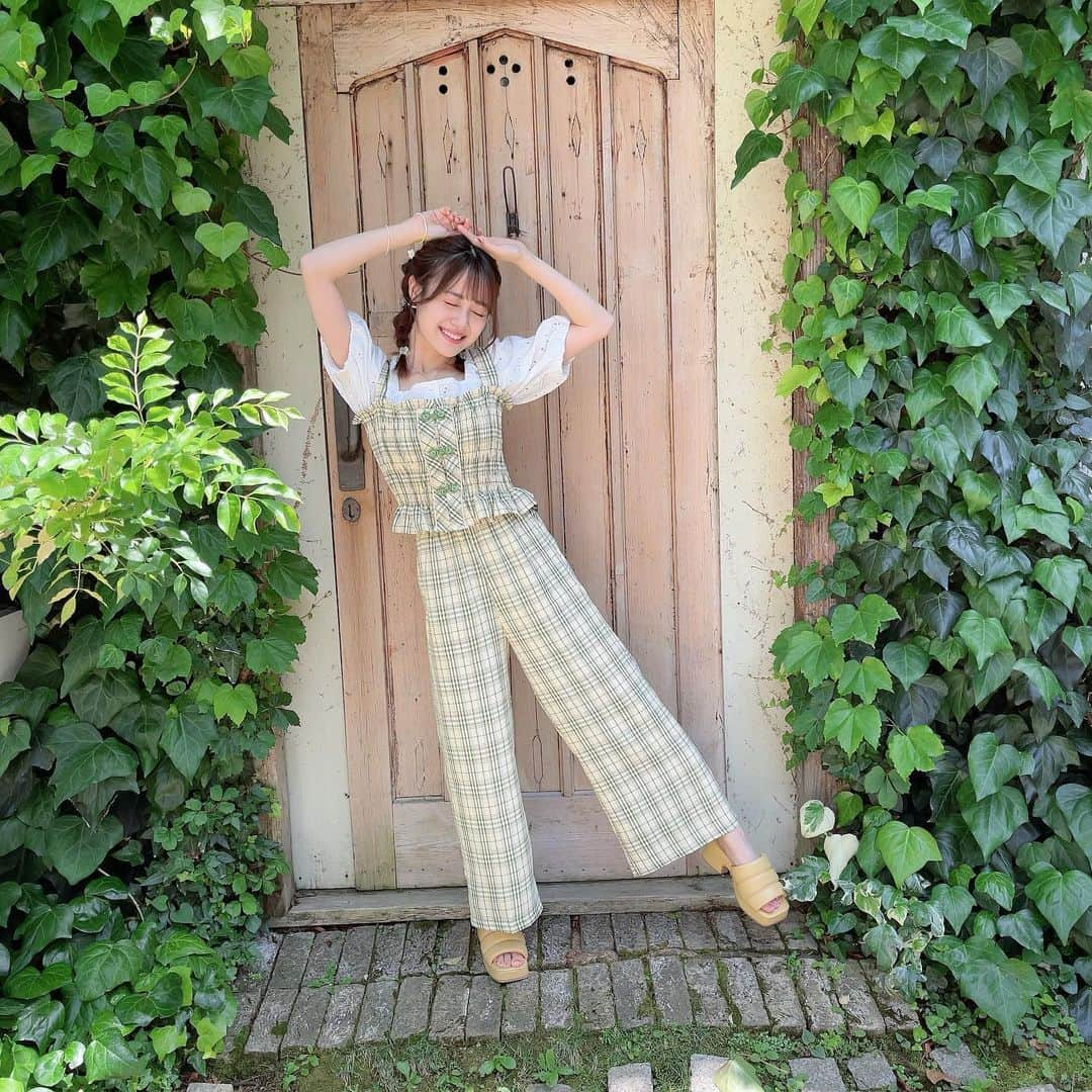 伊藤美来さんのインスタグラム写真 - (伊藤美来Instagram)「夏ですね〜🤥 アイスなにたべよう〜.  #みくです☺︎  #声優グランプリ #オフショット」8月16日 10時50分 - itomiku_official