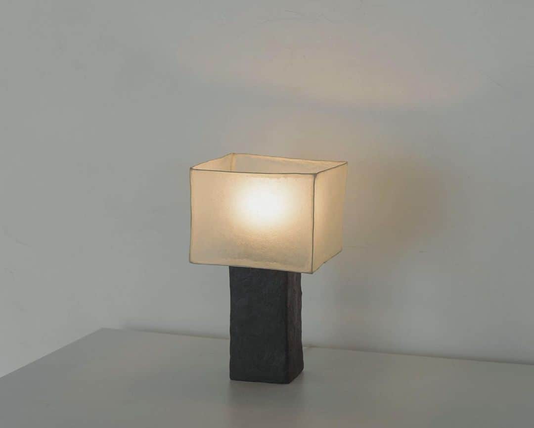 惟本康明 / yasuaki yoshimotoさんのインスタグラム写真 - (惟本康明 / yasuaki yoshimotoInstagram)「table lamp W200 D200 H350 paper, wax, wire, lime  お気に入り。 こちらも12月個展にもっていく予定です。  #interior #artwork #tablelamp #standlamp #design #interiordesign #contemporarydesign  #インテリア #テーブルランプ」8月16日 10時55分 - md2v