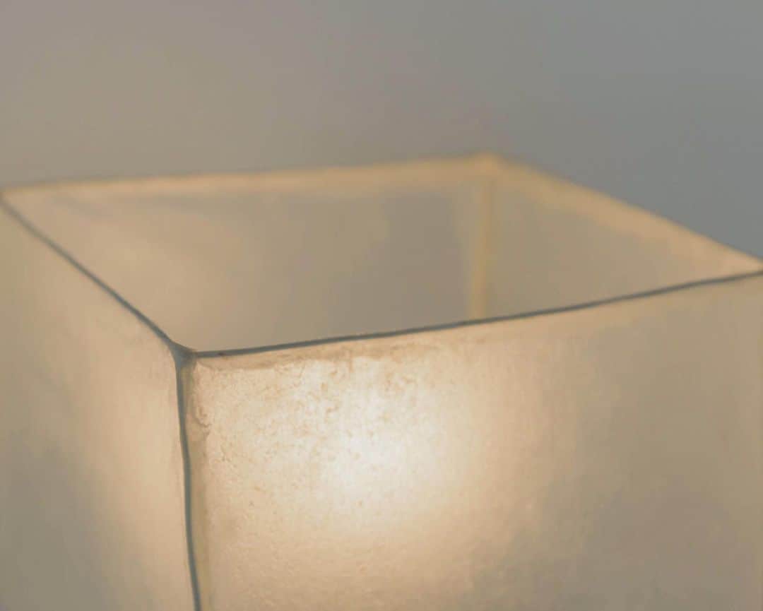 惟本康明 / yasuaki yoshimotoさんのインスタグラム写真 - (惟本康明 / yasuaki yoshimotoInstagram)「table lamp W200 D200 H350 paper, wax, wire, lime  お気に入り。 こちらも12月個展にもっていく予定です。  #interior #artwork #tablelamp #standlamp #design #interiordesign #contemporarydesign  #インテリア #テーブルランプ」8月16日 10時55分 - md2v