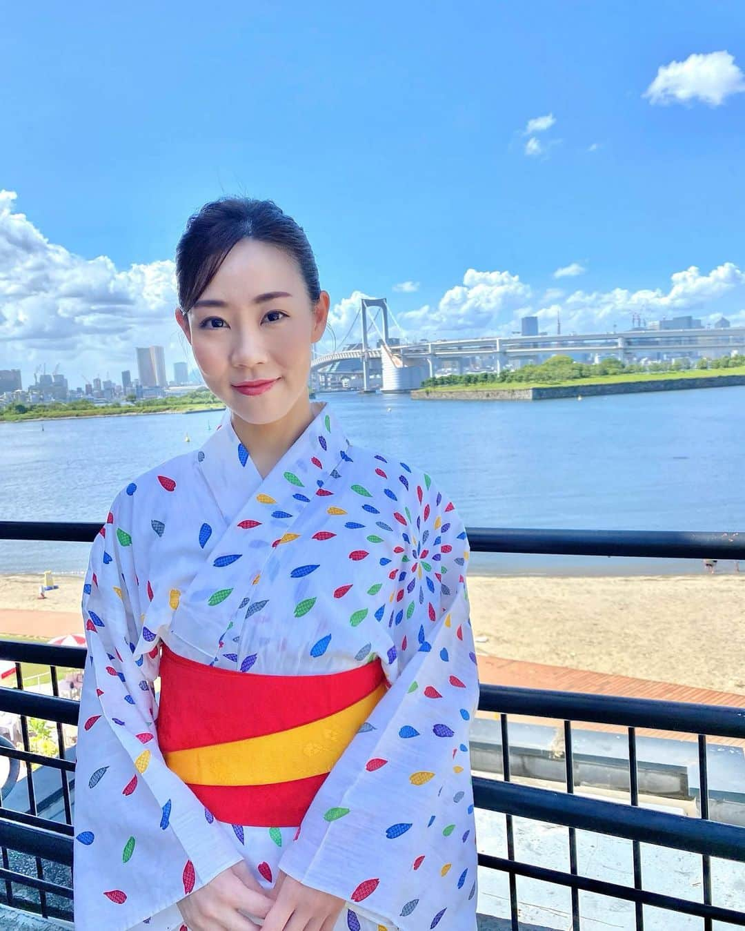 菜那くららのインスタグラム：「👘✨✨  浴衣を着てお出掛け☺️🫧  久しぶりに浴衣を着れて 心が涼しい気持ちになりました🎐✨  @reiya_toa  れなちゃん が沢山撮ってくれたので💓 ちょこちょこアップしていきます📸  #浴衣 #花火柄 #夏」