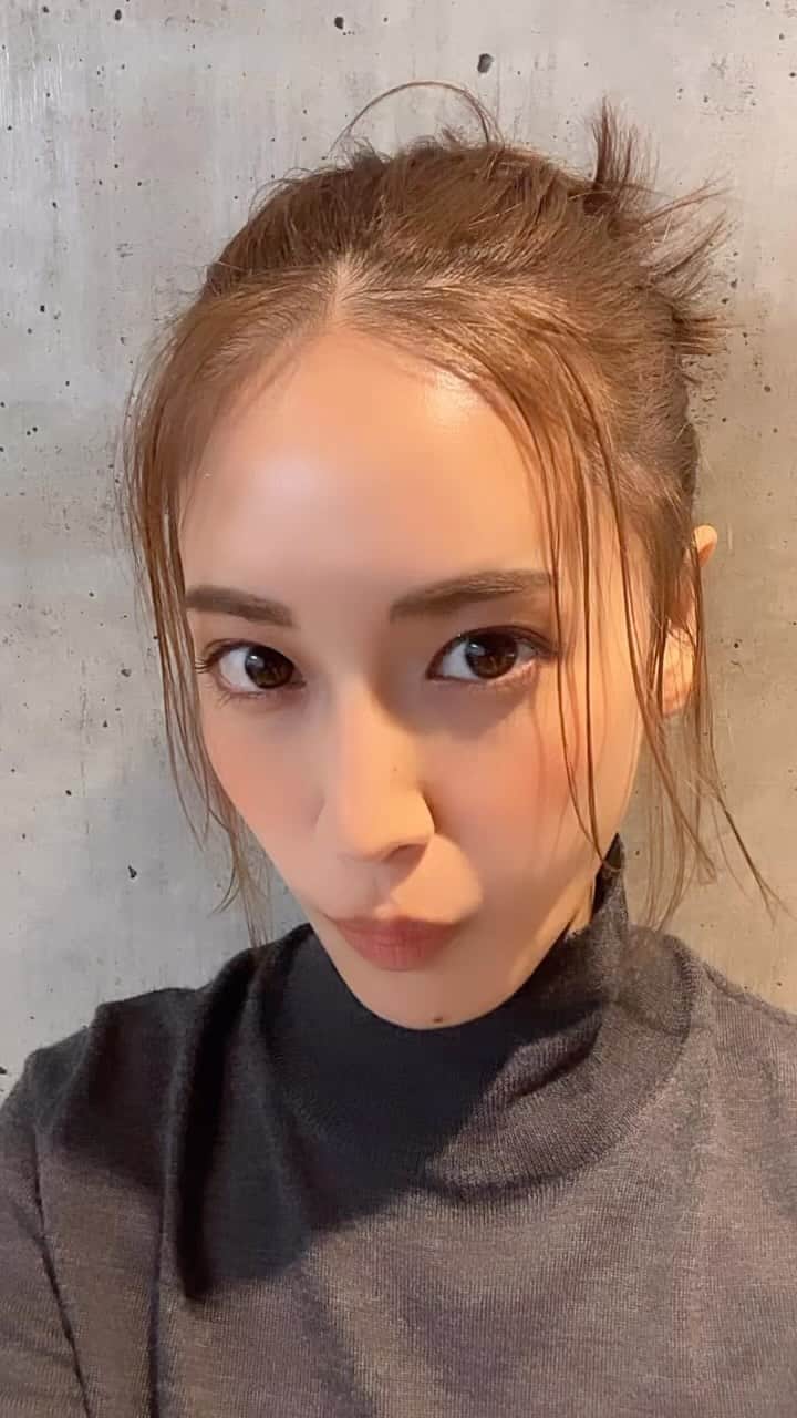 藤井夏恋のインスタグラム：「現場でのど飴沢山なめすぎてる🌱乾燥するよね〜 スースーするのど飴って美味しい😋 髪の毛もアップにできるようになったの🧡」