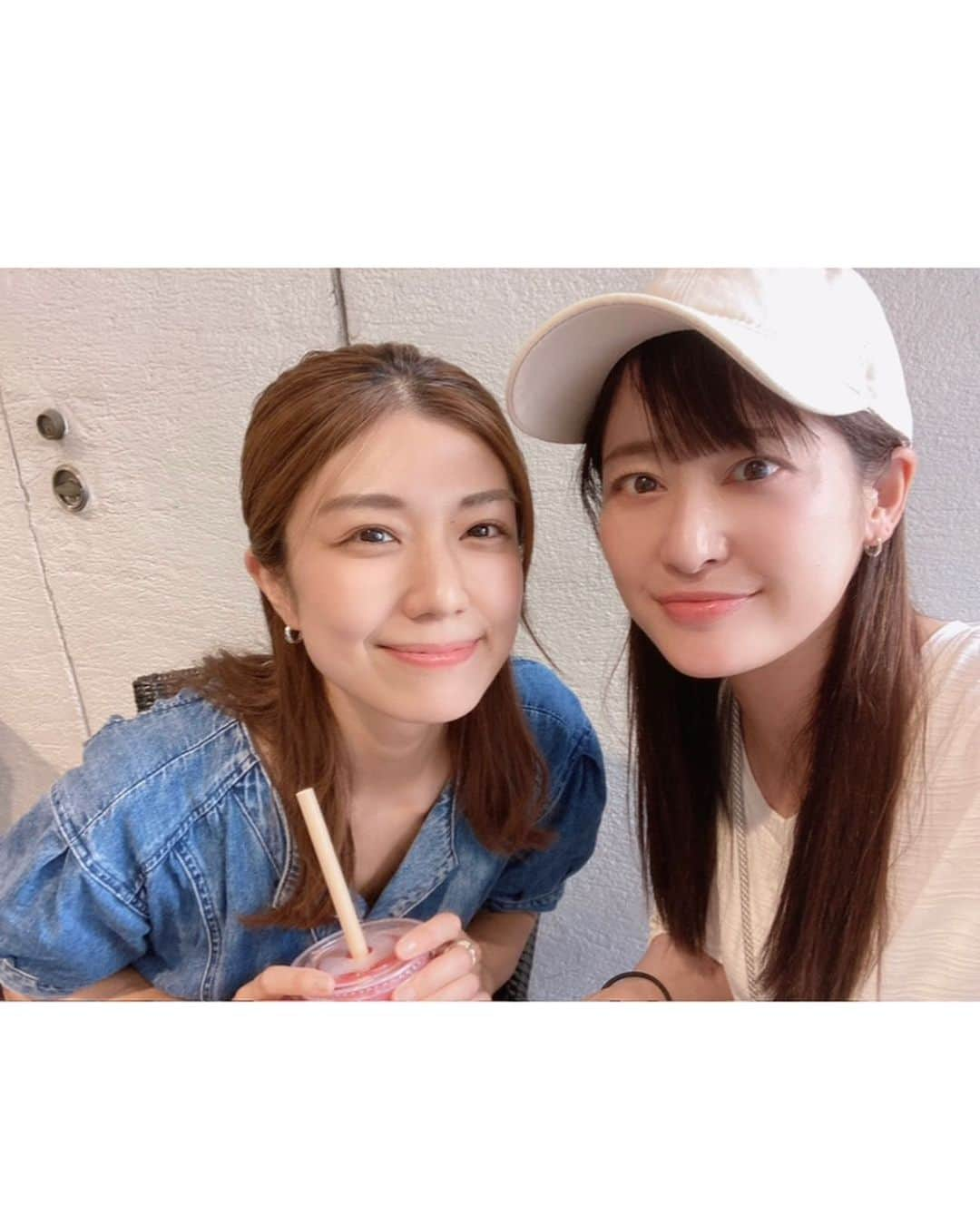 藤木由貴のインスタグラム：「3年ぶりにあーちゃんとランチ🍽️ 懐かしい思い出話もしたり、近況報告したり。 あの頃ショートだった私達は今はロングになってたね✨ 桃ちゃん🍑はお仕事で忙しかったのでまた3人でも集まろうね！ ありがとう。 . #lunchtime #wedssportracinggals2016  #タイのスイカジュース #思い出の味」