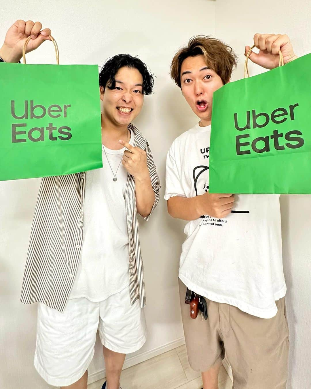 渋谷ジャパンさんのインスタグラム写真 - (渋谷ジャパンInstagram)「8月の料理王企画を撮影しましたー！！テーマは夏のスタミナ料理！！ 初めて審査員をやったけどどれも美味くて悩んで激ムズだった笑  そして今回はウーバーイーツでみんな食材を注文してた！ ウーバーイーツはお店の料理を注文するイメージだったけど スーパーの商品も注文できるらしい！！  暑すぎて外出れない時や、飲み物とか重い商品を頼む時にめっちゃ便利！！ ウーバーイーツのアプリから注文できるのも便利！！ 今後自炊するとき普通に使います〜！  おるたなのクーポンコードも出してくれてる！ 60%オフはお得すぎん？  クーポンコード：オルタナ60   Uber Eats でスーパー、コンビニ等から注文したことない はじめての方のみご利用いただけるクーポンコードを作りました！  ※カートから60％オフクーポンとなります（割引上限2000円まで）。 ※2023年10月31日23:55まで。  ぜひアプリ見てみてね！  #ubereats #family #PR」8月16日 20時00分 - shibuya_japan