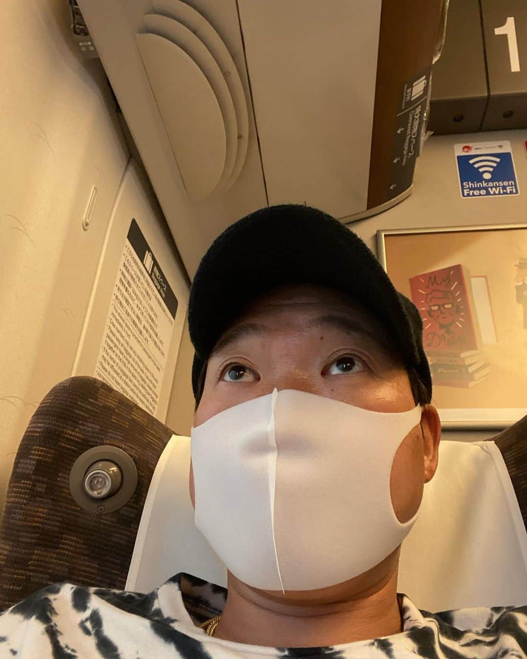 みやぞんのインスタグラム：「新幹線が２時間以上動かない🥹  #それでも良い日だね #気楽」