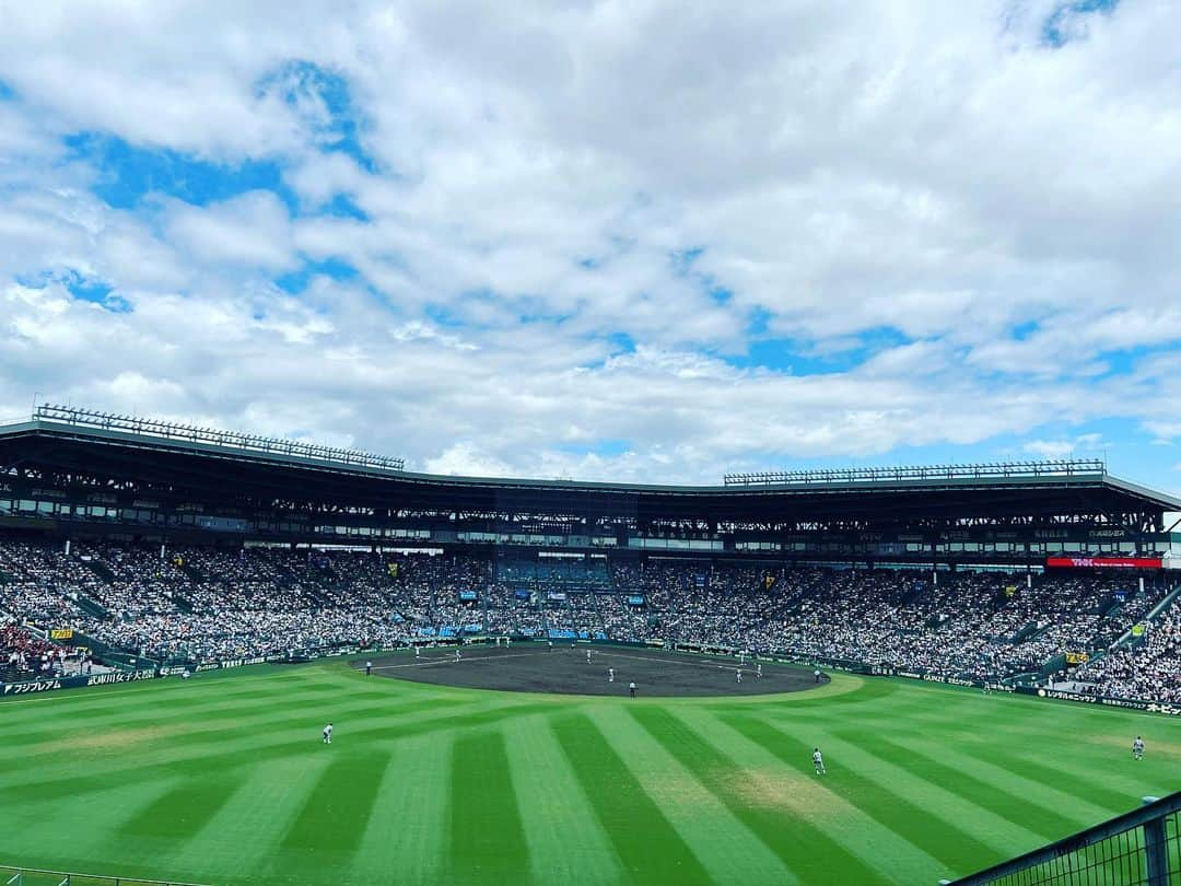 岡友美のインスタグラム：「ええ浜風吹いてます⚾️ #まいど兄さん #どっかにおるらしい」