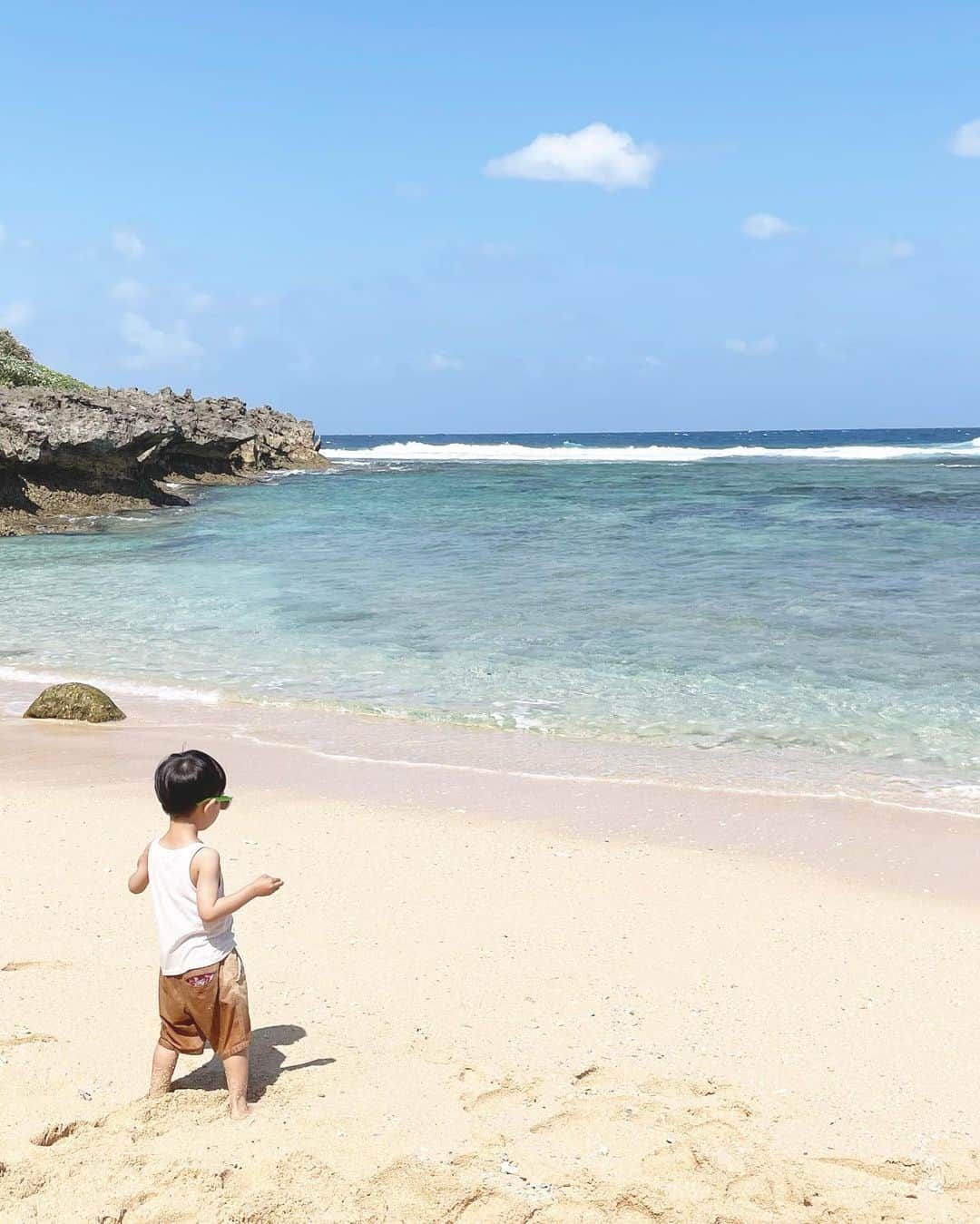 神戸蘭子さんのインスタグラム写真 - (神戸蘭子Instagram)「沖縄、古宇利島にて😊  #沖縄旅行  #古宇利島  #ハートロック　#ティーヌ浜　#古宇利オーシャンタワー  #子連れ旅行  #ママライフ」8月16日 15時00分 - ranran0414