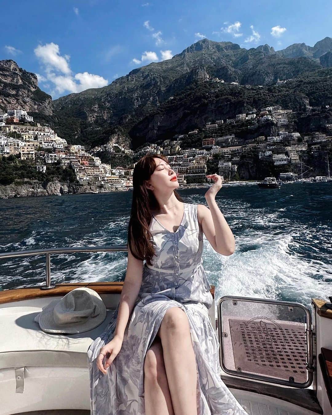 小嶋陽菜さんのインスタグラム写真 - (小嶋陽菜Instagram)「boat day 🌊🫶🏻🫧  忘れられない景色残しておこう〜」8月16日 12時00分 - nyanchan22