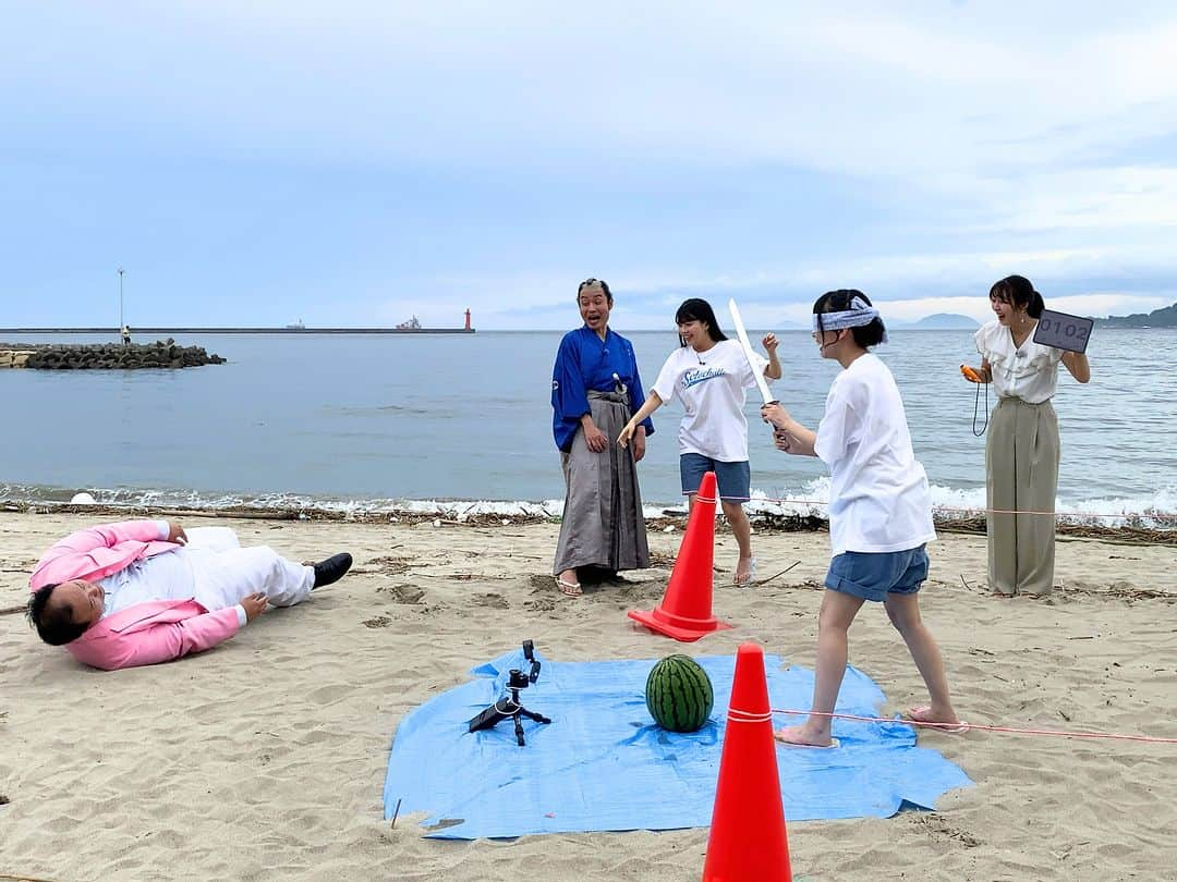 愛媛朝日テレビ アナウンサーさんのインスタグラム写真 - (愛媛朝日テレビ アナウンサーInstagram)「🍉🍉🍉川上アナも参戦🍉🍉🍉 8/20（日）深夜0時55分～  せとチャレ！STU48  愛媛編第2夜🌠 「せとチャレ！的スイカ割り」⚡  スイカ割りには公式ルールがあった!?👀 松山で刀も飛び出す真剣勝負なスイカ割りに！🍉🤣 お見逃しなく～!!  #せとチャレ #STU48 #ママタルト #大鶴肥満 #お侍ちゃん  #川上夏子 #工藤理子 #石田みなみ #eat」8月16日 12時06分 - eat_5ch