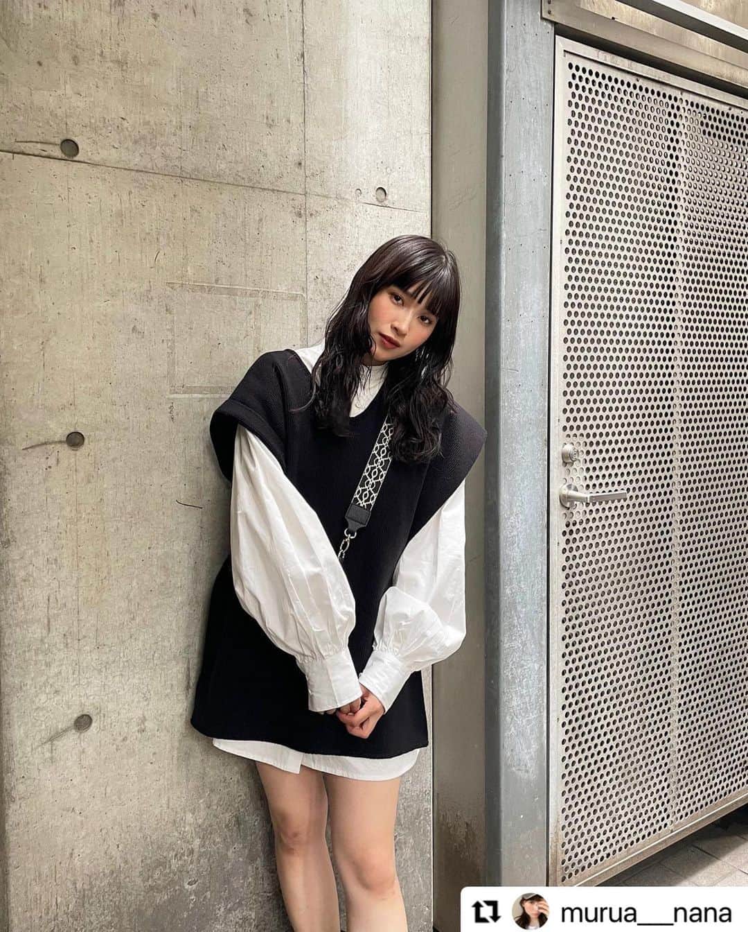 MURUAのインスタグラム：「#Repost @murua___nana with @use.repost ・・・ 今週の新作♡ 着てるベストはボレロ風にも着れるマルチウェイ😳また着回し載せるっ  #murua #murua_snap #ootd #ootdfashion #coordinate #fashion #murua2023aw」
