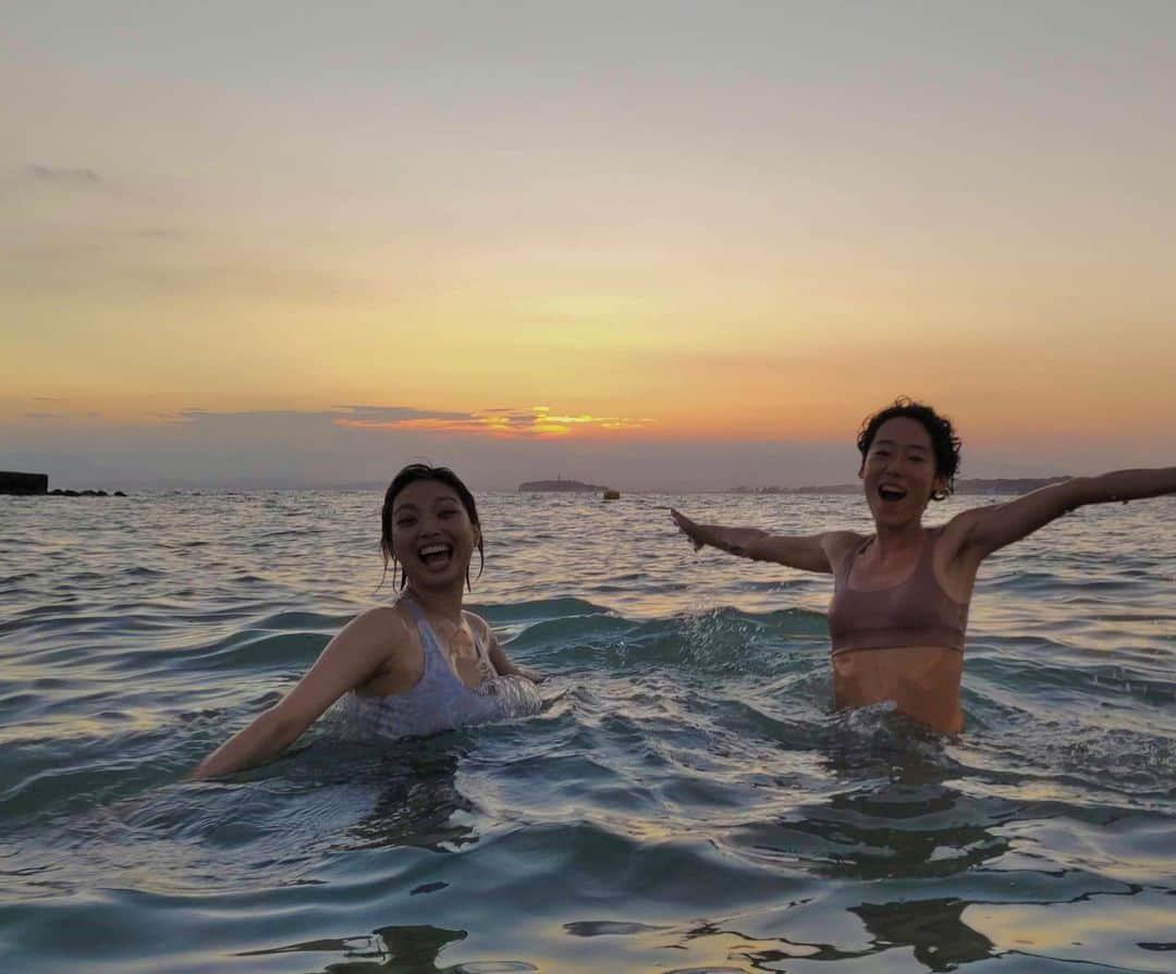 赤坂沙世のインスタグラム：「夏の思い出🌊✨ 既に陽がどんどん短くなってるー！！残りわずかな夏満喫しよ〜う☀️」