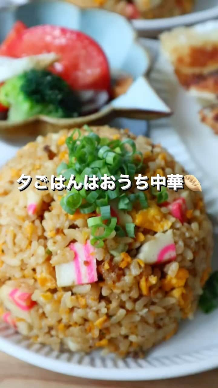 り～♬のインスタグラム：「こんばん水曜日……🍚 ・ ・ 『今日から日常地味ごはん』 ・ ・ 間違えて消しちゃった😭  お盆休みも終わって今日から仕事👍🏻 お盆中テキトークッキングだったから今日から作らないと…でも暑くて１品なくなった😅  ではでは今週も宜しくお願いします❣️  #おうちごはん#夕ごはん#うちごはん#家族ごはん#料理#料理写真#手料理#献立#美味しい#うつわ好き#器#暮らし#食卓#おうちカフェ#食いしん坊#フーディテーブル#料理好きな人と繋がりたい#japanesefood#yummy#日々#日々の暮らし#dinner#delicious#foodpic #夏嫌い#暑いの嫌い#秋が恋しい🍂#おうち中華#地味ごはん」