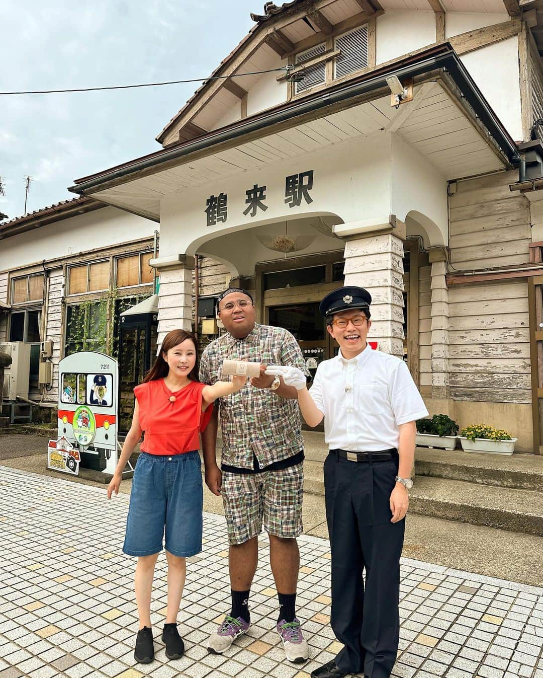 馬場ももこのインスタグラム：「🌻 今日の夜はよる7時から2時間スペシャルの 北陸放送　絶好調Wご覧ください☺️⭐️ ⁡ 北陸鉄道をつかって 物々交換の旅に出ております🚃🌻 炎天下での物々交換のロケ🌞 大冒険でした！お世話になった皆様 ありがとうございました！ ゴールすることができたのか？ ゴールできたら最終的に持っていた アイテムは視聴者プレゼントになります🎁 鶴来駅からスタートしました！ 右は駅員さんではなく谷川アナウンサーです🫡🚃 ⁡ 最後までご覧くださいねええ🌞 ⁡ 記録的大雨による新幹線の運転見合わせや 土砂災害　引き続き皆様ご無事を願っています。 気をつけてお過ごしください。 ⁡ #石川県#物々交換#北陸鉄道#ロケ#炎天下#夏#楽しい#お仕事#アナウンサー」