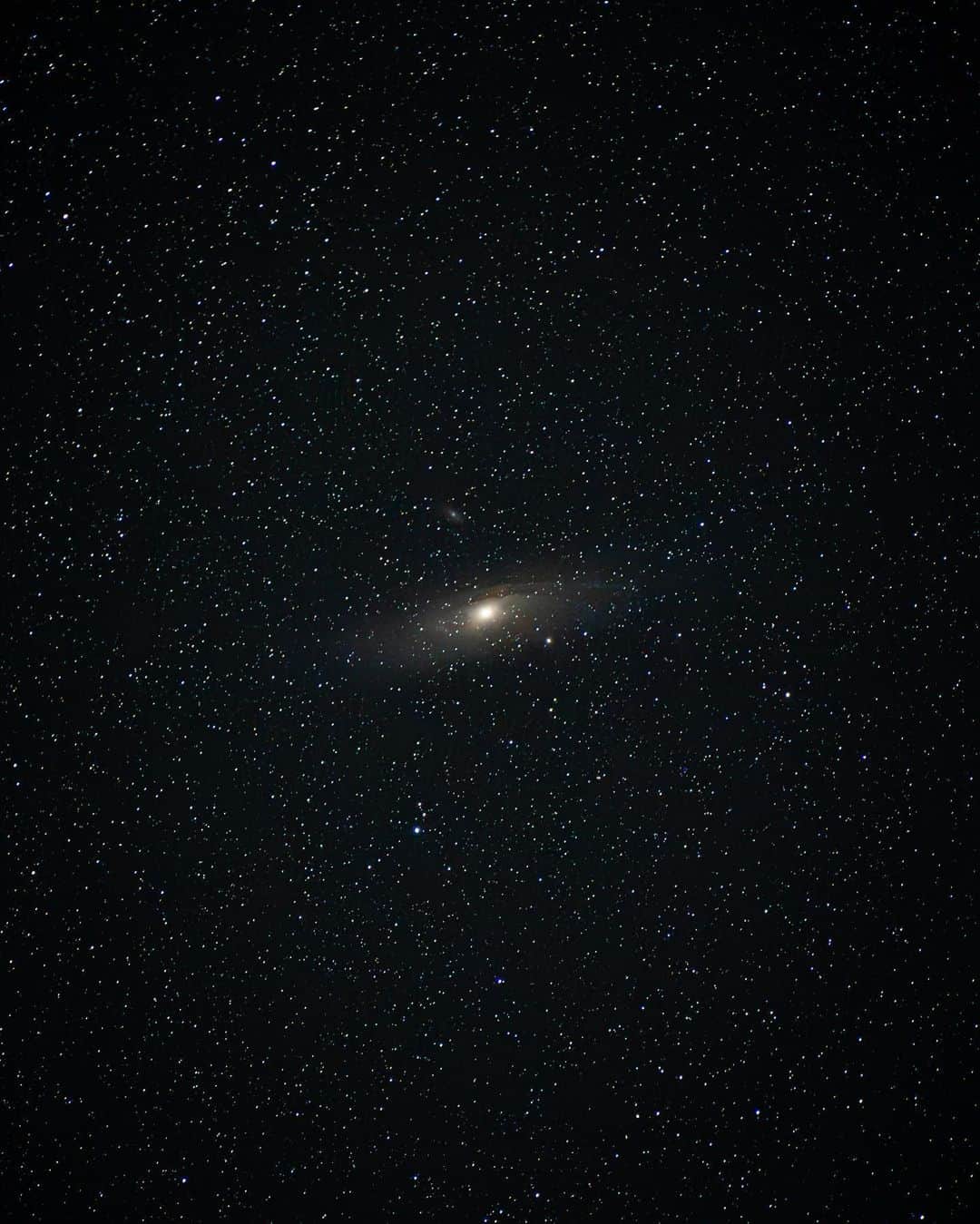 ローマン・サドフスキーさんのインスタグラム写真 - (ローマン・サドフスキーInstagram)「You see pictures of space all the time. And I feel like for the most part you just see it…and barely acknowledge it. But finding another galaxy yourself just by pointing your own camera into the sky is really mind boggling. It’s not just some random picture I stumbled upon, I’m literally looking at another galaxy with my own eyes. This is the Andromeda Galaxy which is 2.5 MILLION light years away. Crazy. Who knows, the earth might actually be round.  - - - - - - #space #spacephorography #andromeda #andromedagalaxy #astrophotography #photography」8月16日 12時52分 - roman_sadovsky